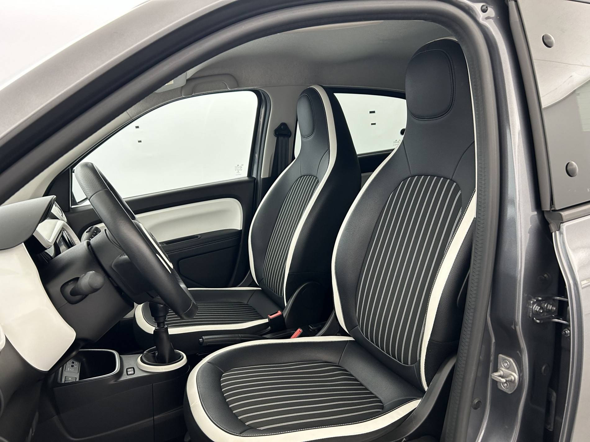 Vente en ligne Renault Twingo 3  TCe 95 au prix de 11 490 €