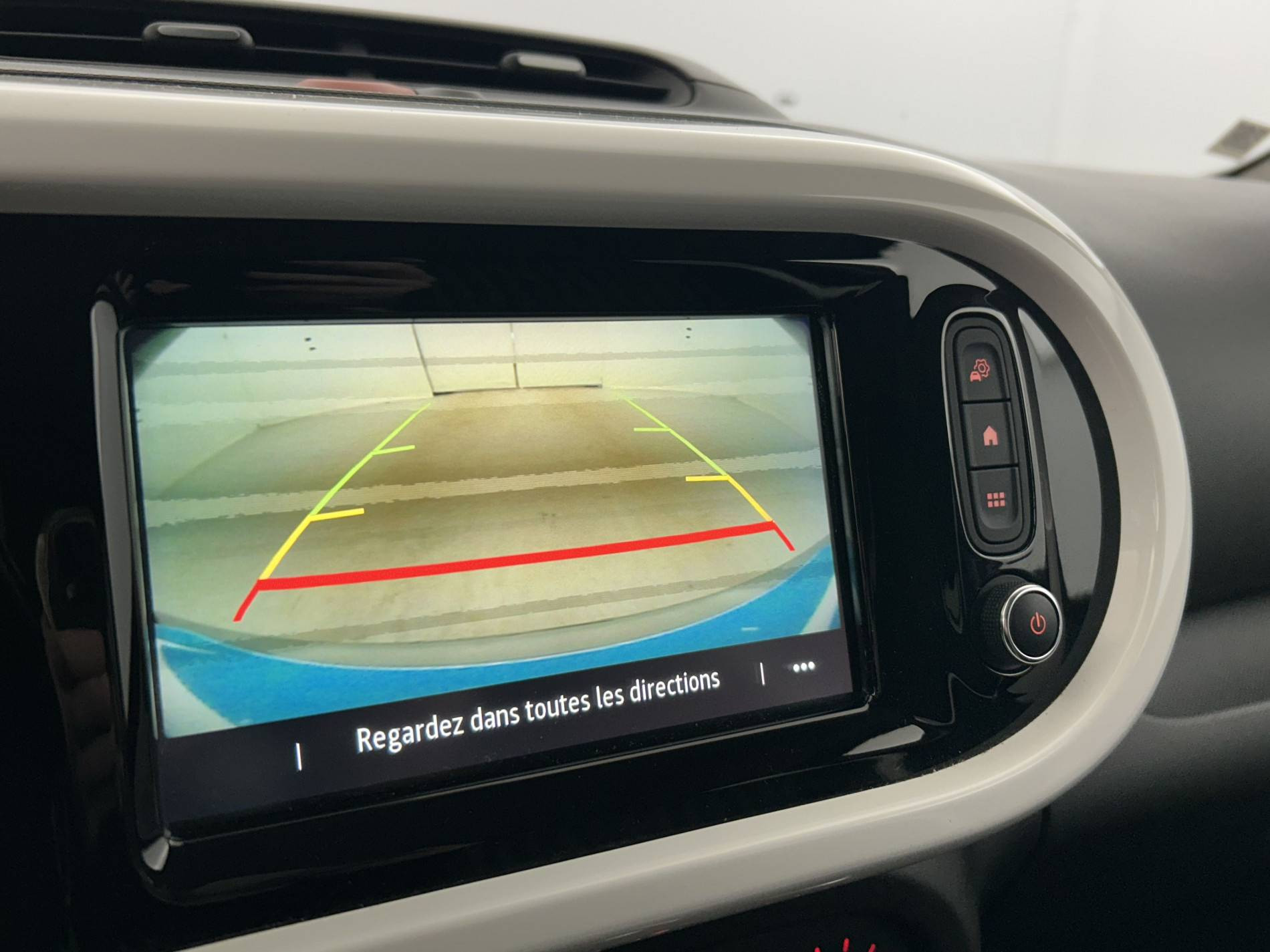 Vente en ligne Renault Twingo 3  TCe 95 au prix de 11 490 €