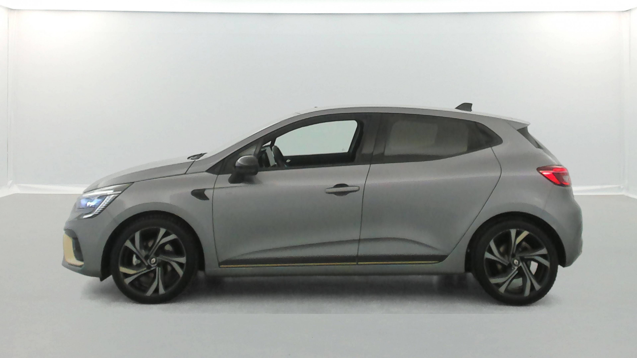 Vente en ligne Renault Clio 5 Clio E-Tech full hybrid 145 au prix de 19 990 €