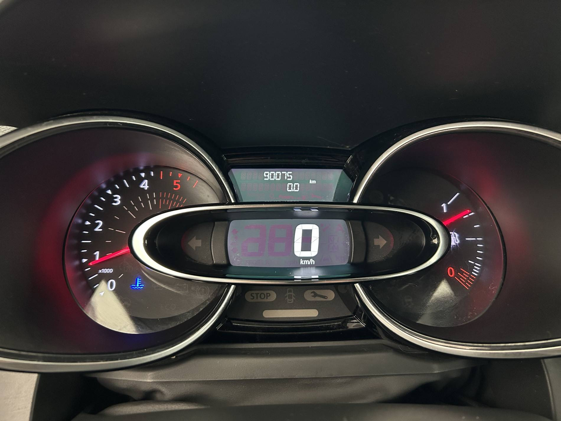 Vente en ligne Renault Clio 4 Clio dCi 90 E6C au prix de 11 990 €