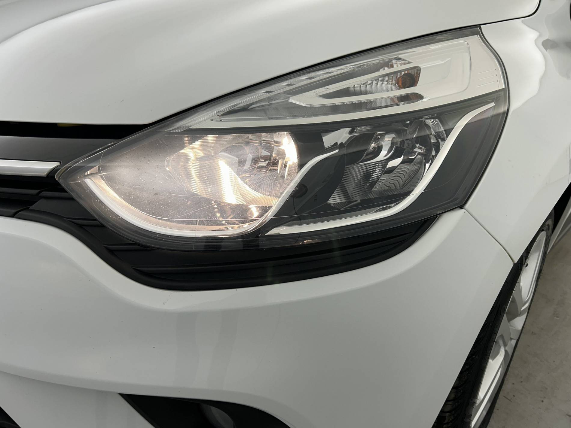 Vente en ligne Renault Clio 4 Clio dCi 90 E6C au prix de 11 990 €