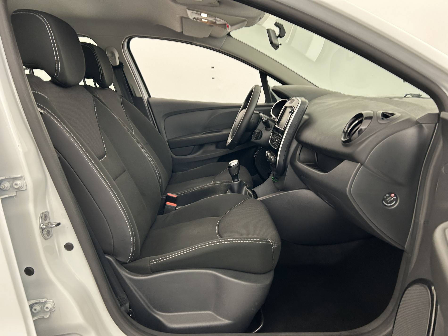 Vente en ligne Renault Clio 4 Clio dCi 90 E6C au prix de 11 990 €