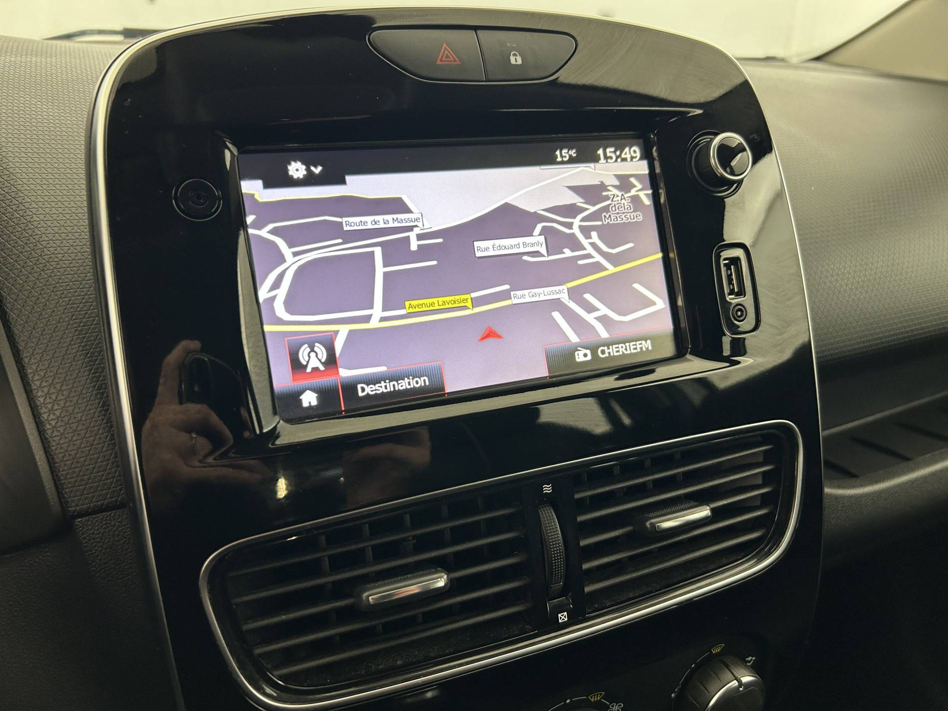 Vente en ligne Renault Clio 4 Clio dCi 90 E6C au prix de 11 990 €