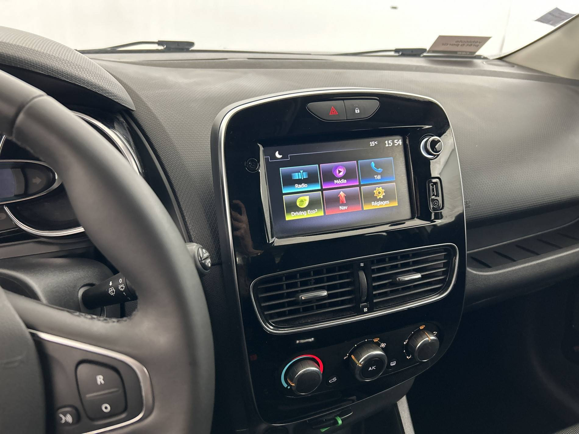 Vente en ligne Renault Clio 4 Clio dCi 90 E6C au prix de 11 990 €