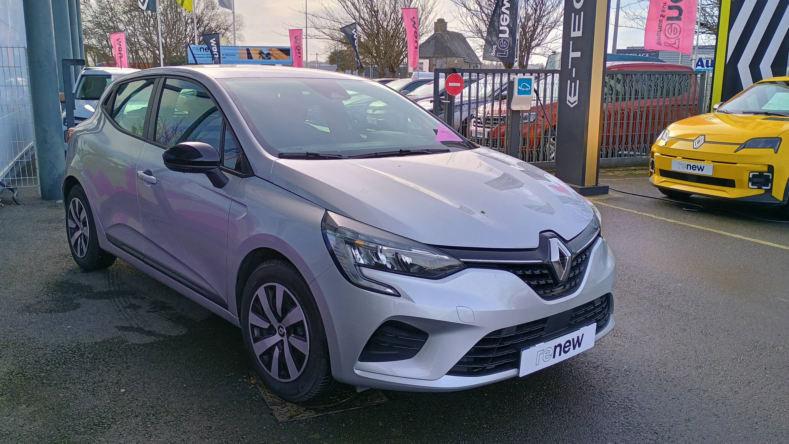 Vente en ligne Renault Clio 5 Clio TCe 90 au prix de 14 790 €