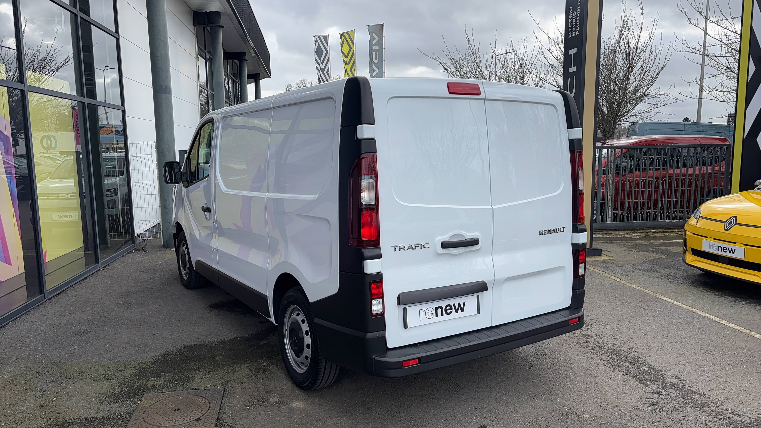 Vente en ligne Renault Trafic 3 Fourgon TRAFIC FGN L1H1 3000 KG BLUE DCI 130 au prix de 25 990 €