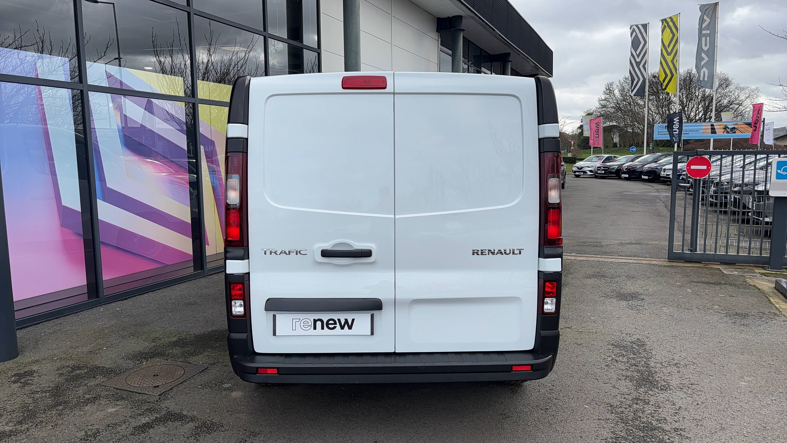 Vente en ligne Renault Trafic 3 Fourgon TRAFIC FGN L1H1 3000 KG BLUE DCI 130 au prix de 25 990 €