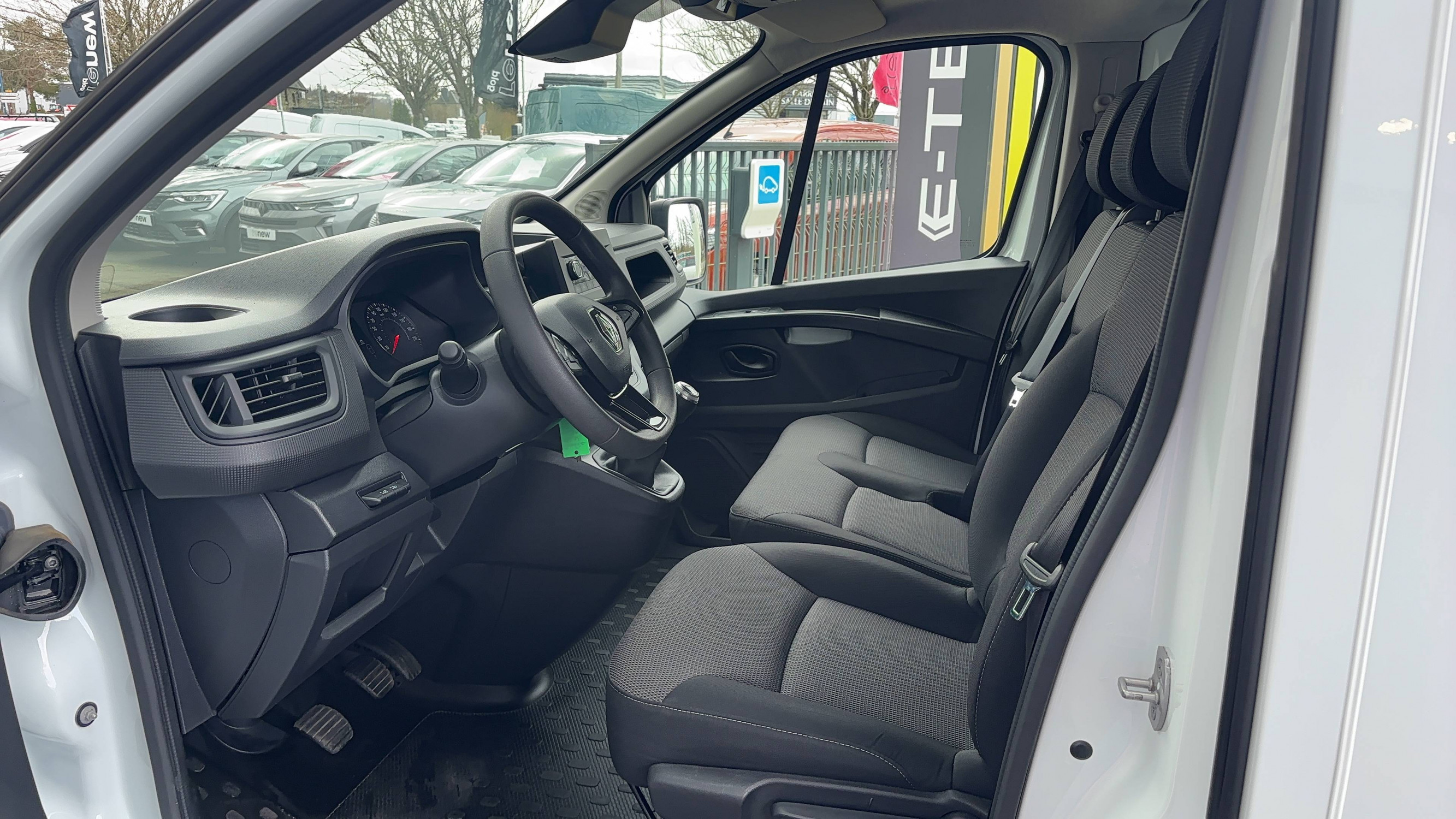 Vente en ligne Renault Trafic 3 Fourgon TRAFIC FGN L1H1 3000 KG BLUE DCI 130 au prix de 25 990 €