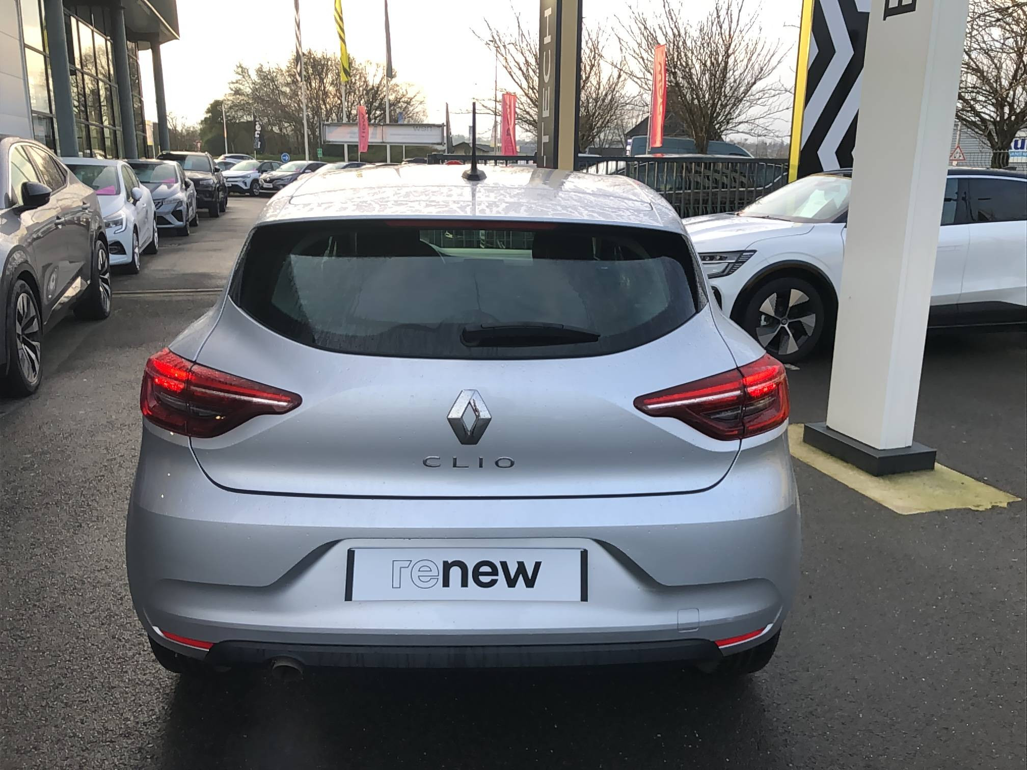 Vente en ligne Renault Clio 5 Clio TCe 90 au prix de 12 990 €