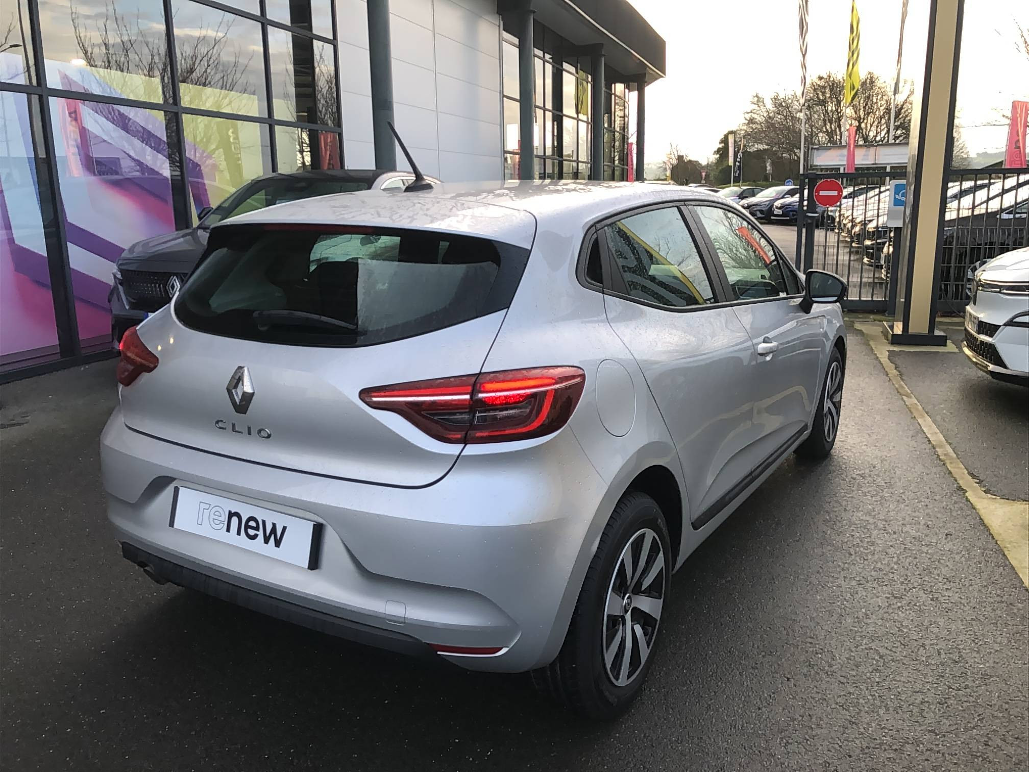 Vente en ligne Renault Clio 5 Clio TCe 90 au prix de 12 990 €