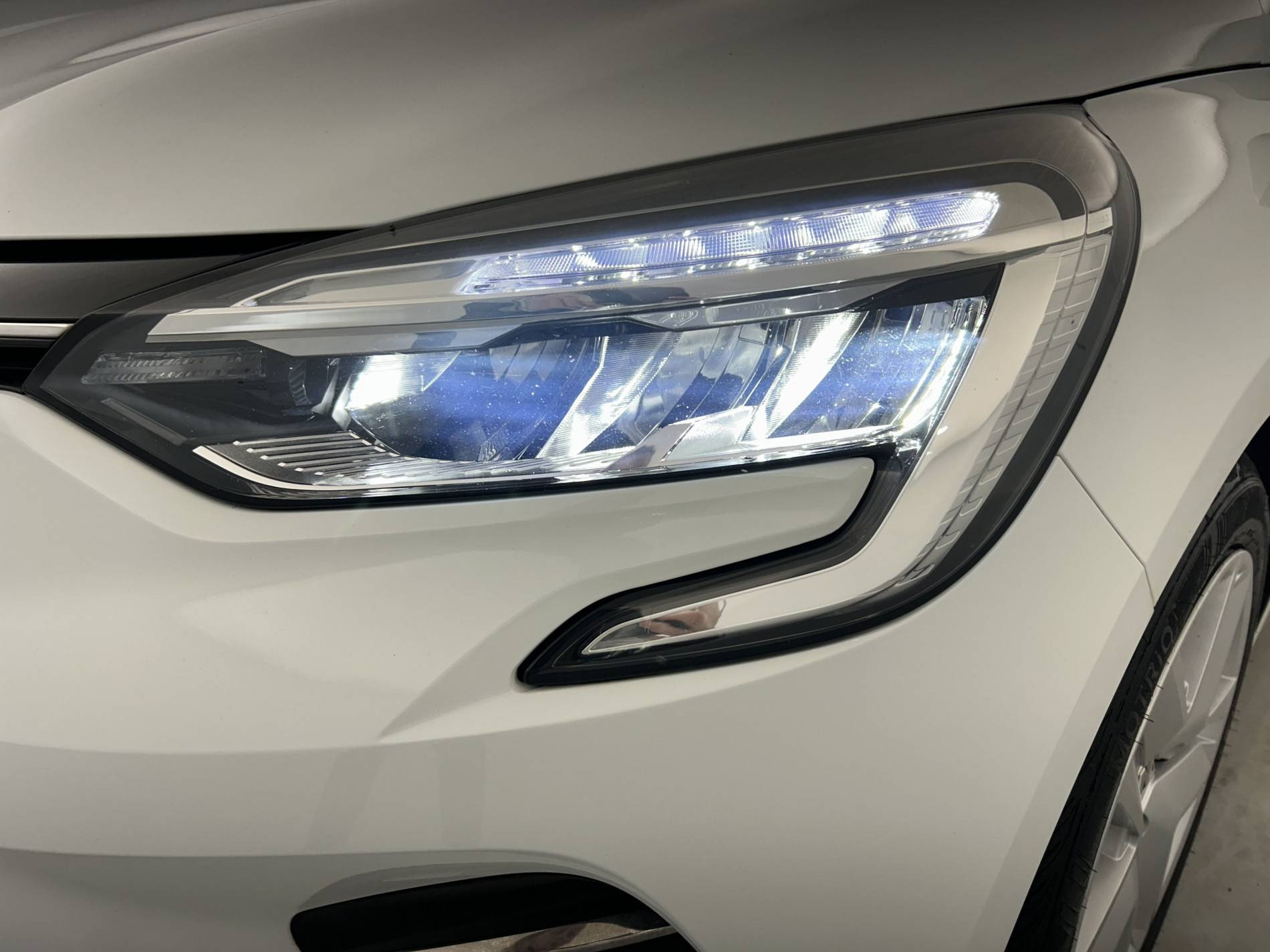 Vente en ligne Renault Clio 5 Clio TCe 100 au prix de 13 990 €