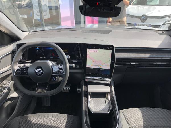 Vente en ligne Renault Nouveau Espace Espace E-Tech hybrid 200 au prix de 45 990 €