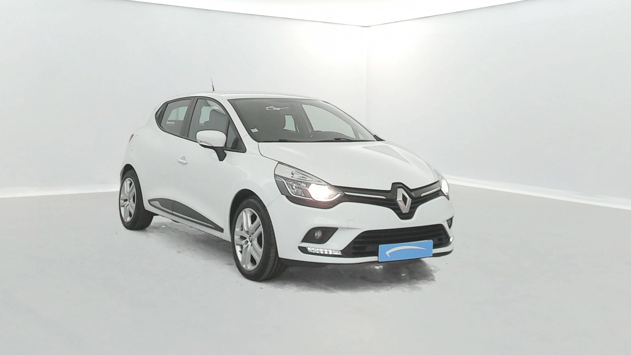 Vente en ligne Renault Clio 4 Clio dCi 90 E6C au prix de 11 990 €