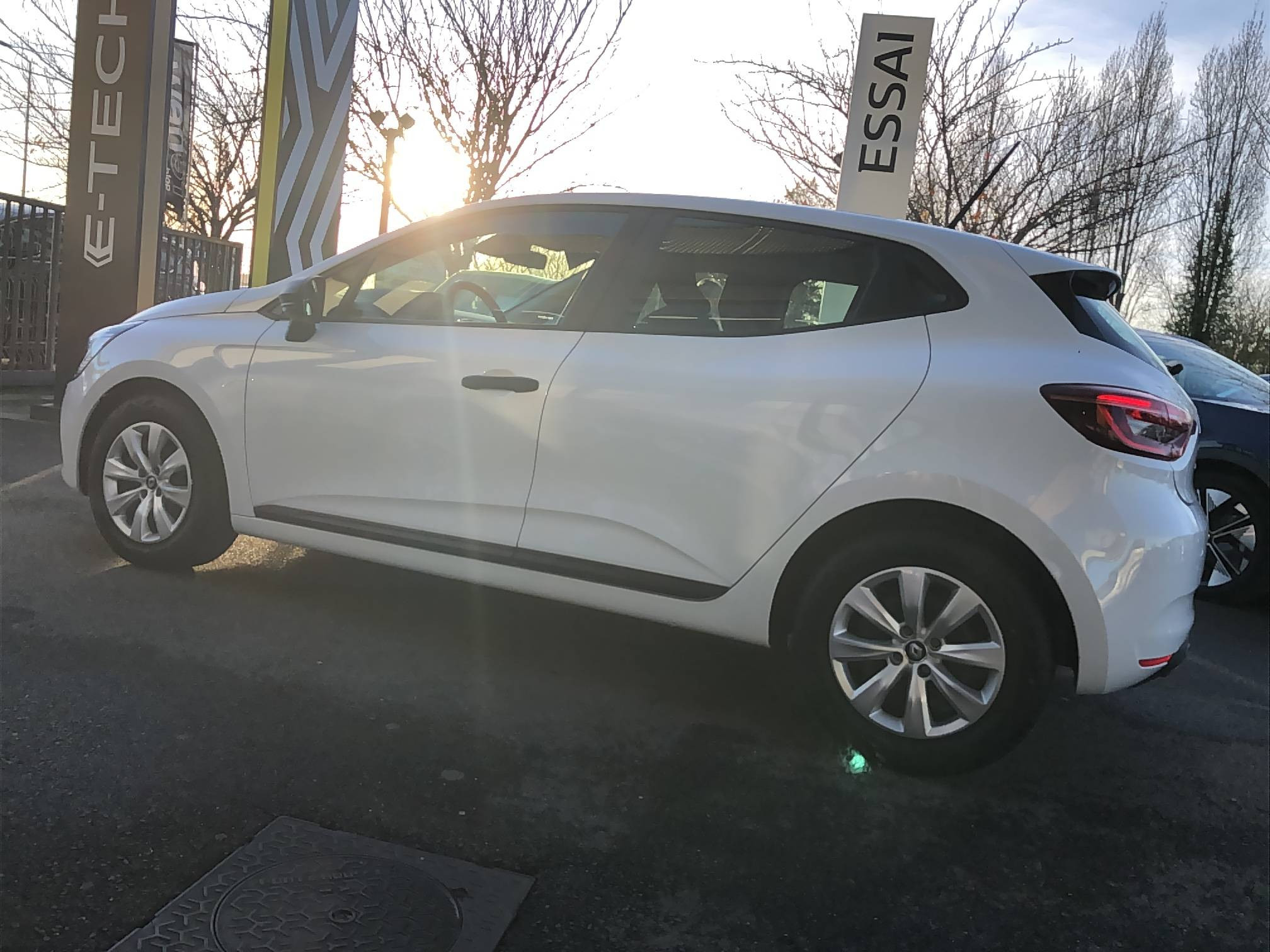 Vente en ligne Renault Clio 5 Clio SCe 65 au prix de 13 990 €