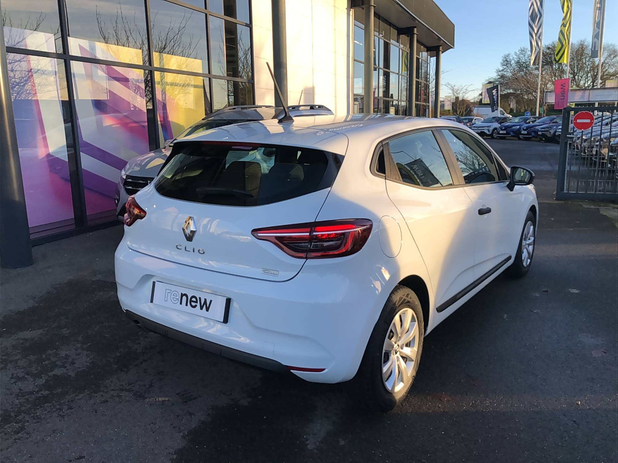 Vente en ligne Renault Clio 5 Clio SCe 65 au prix de 13 990 €