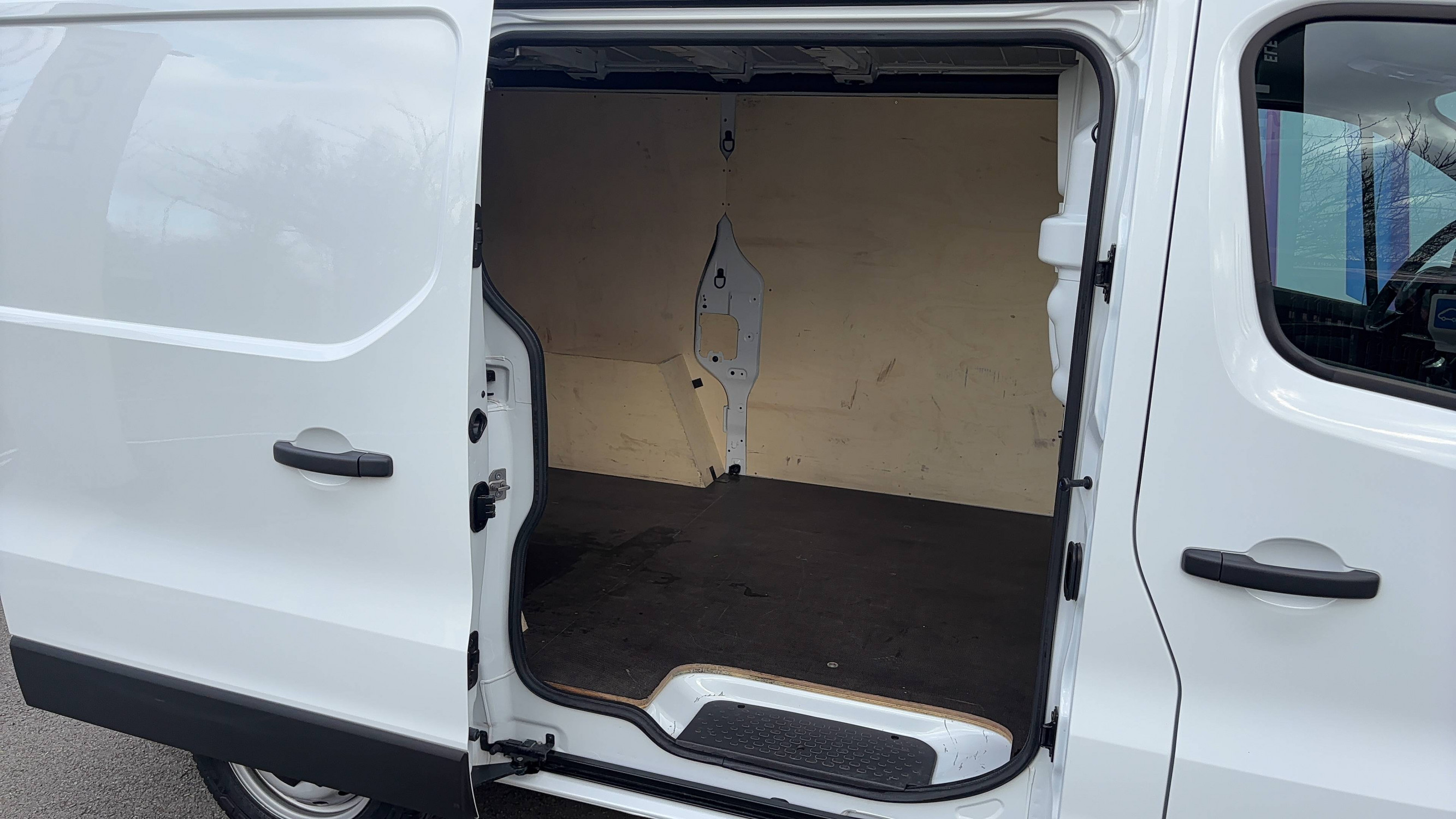 Vente en ligne Renault Trafic 3 Fourgon TRAFIC FGN L1H1 3000 KG BLUE DCI 130 au prix de 25 990 €