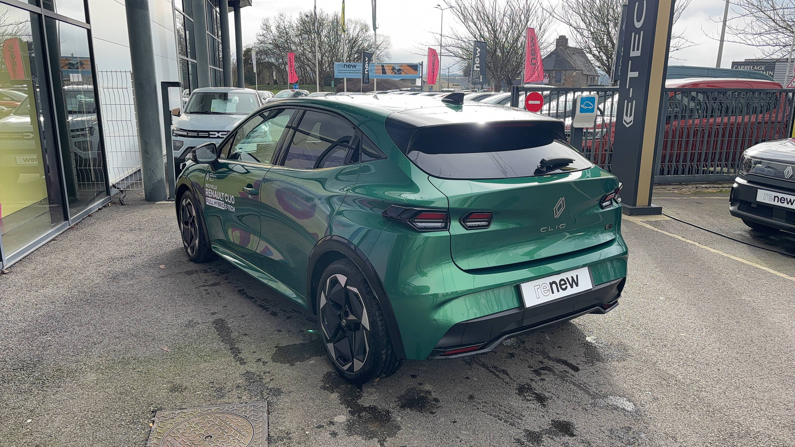Vente en ligne Renault Clio 6 Clio E-Tech full hybrid 160 ch au prix de 28 200 €