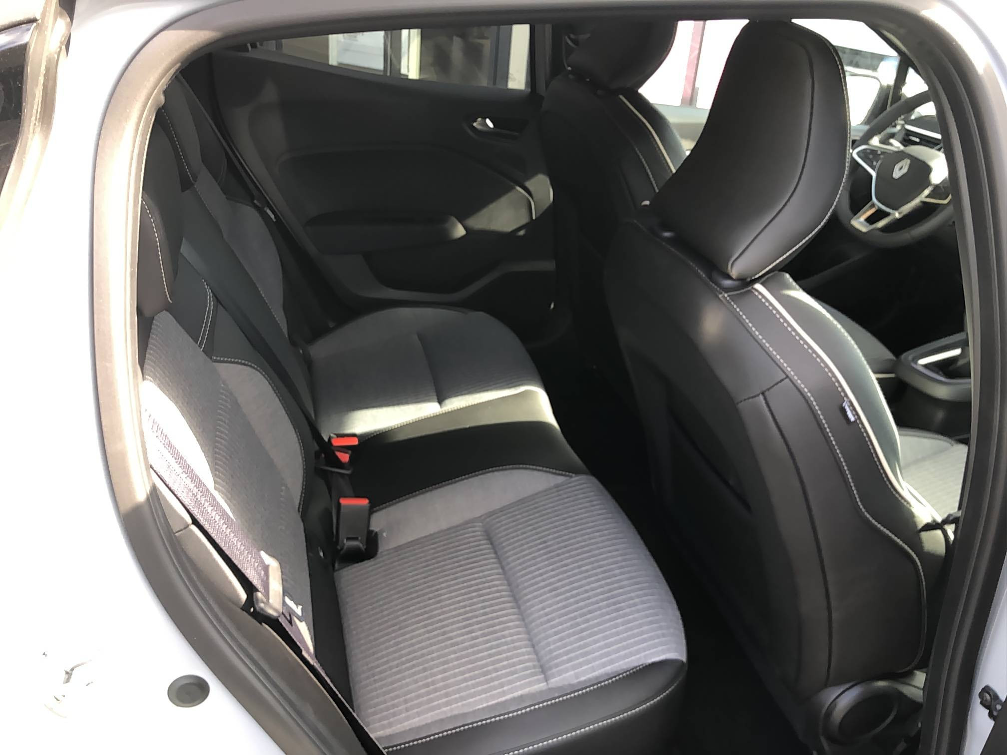 Vente en ligne Renault Clio 5 Clio Eco-G 100 ch GSR2 au prix de 19 990 €