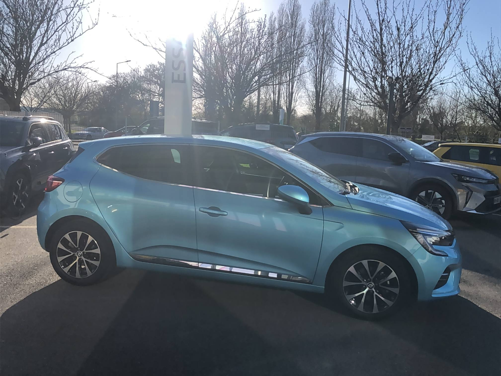 Vente en ligne Renault Clio 5 Clio E-Tech 140 - 21N au prix de 17 490 €