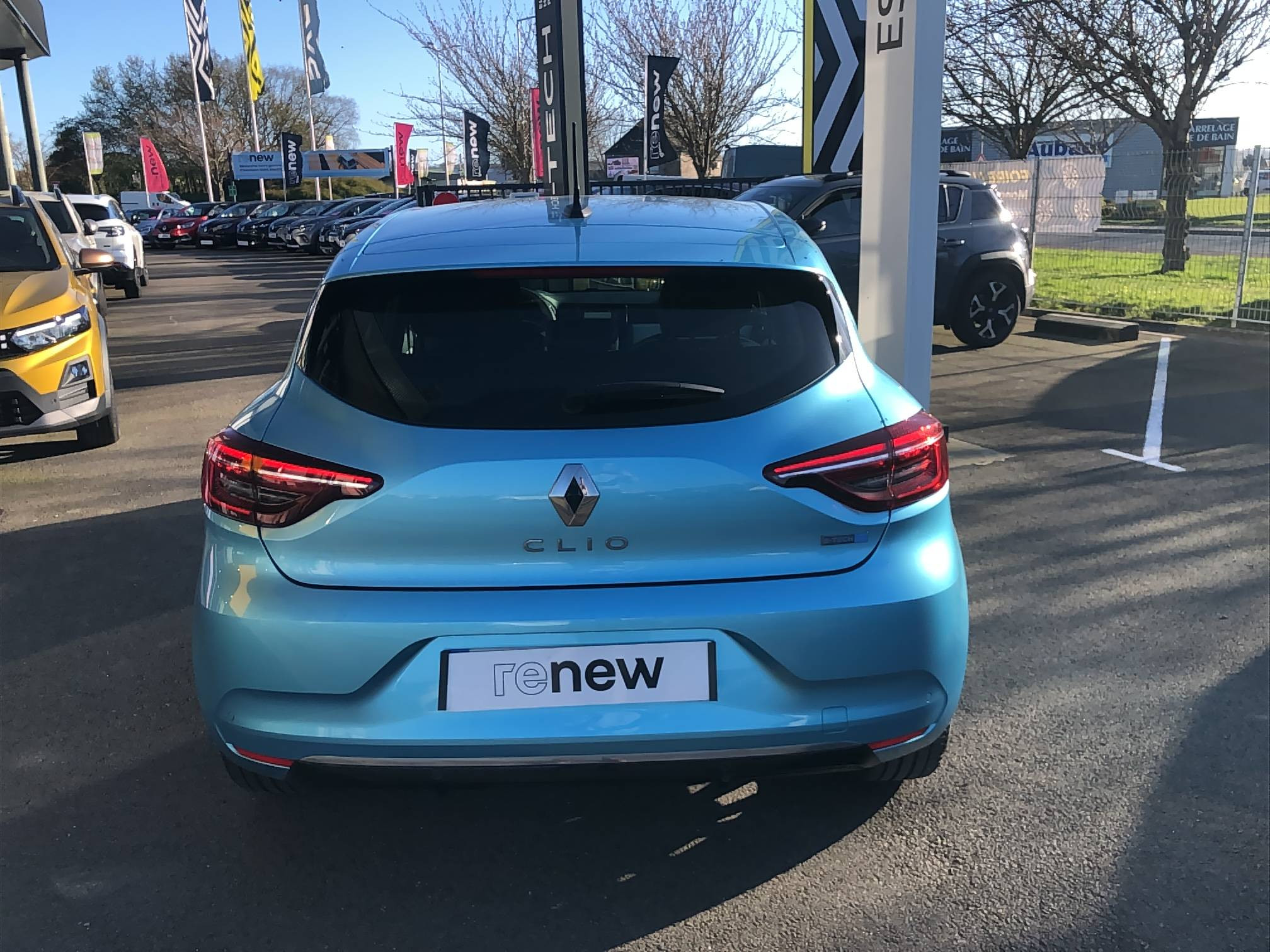 Vente en ligne Renault Clio 5 Clio E-Tech 140 - 21N au prix de 17 490 €