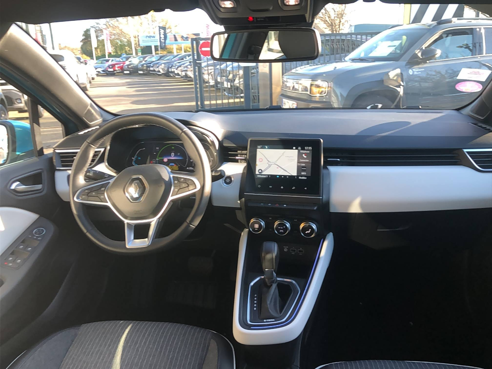 Vente en ligne Renault Clio 5 Clio E-Tech 140 - 21N au prix de 17 490 €