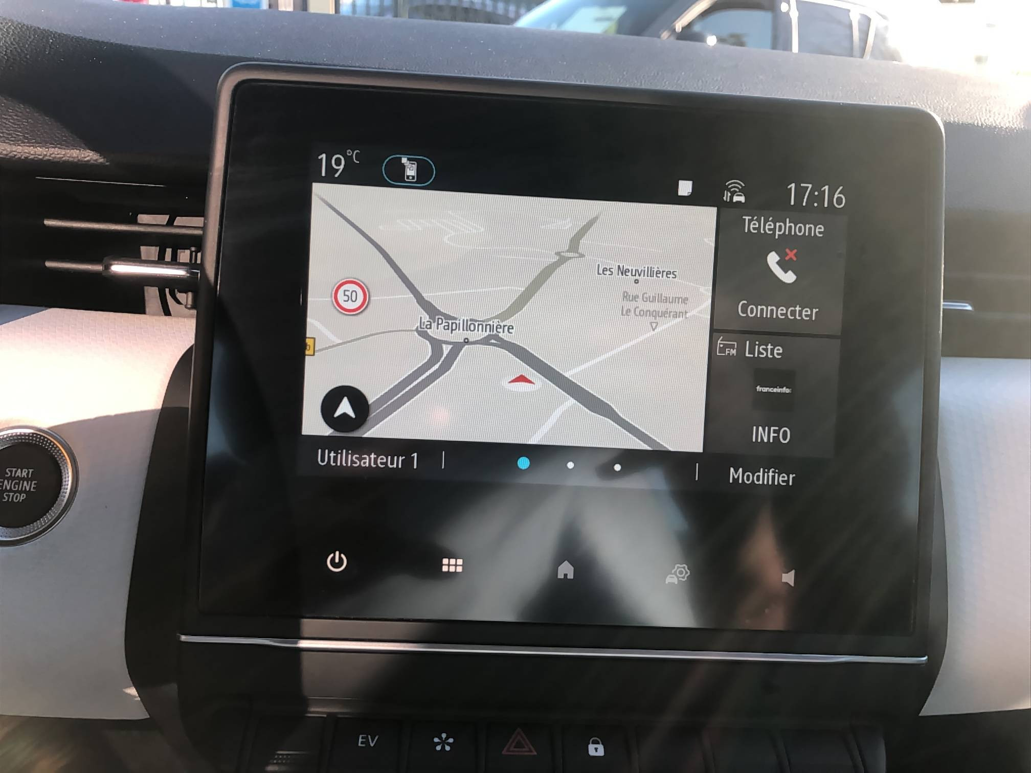 Vente en ligne Renault Clio 5 Clio E-Tech 140 - 21N au prix de 17 490 €