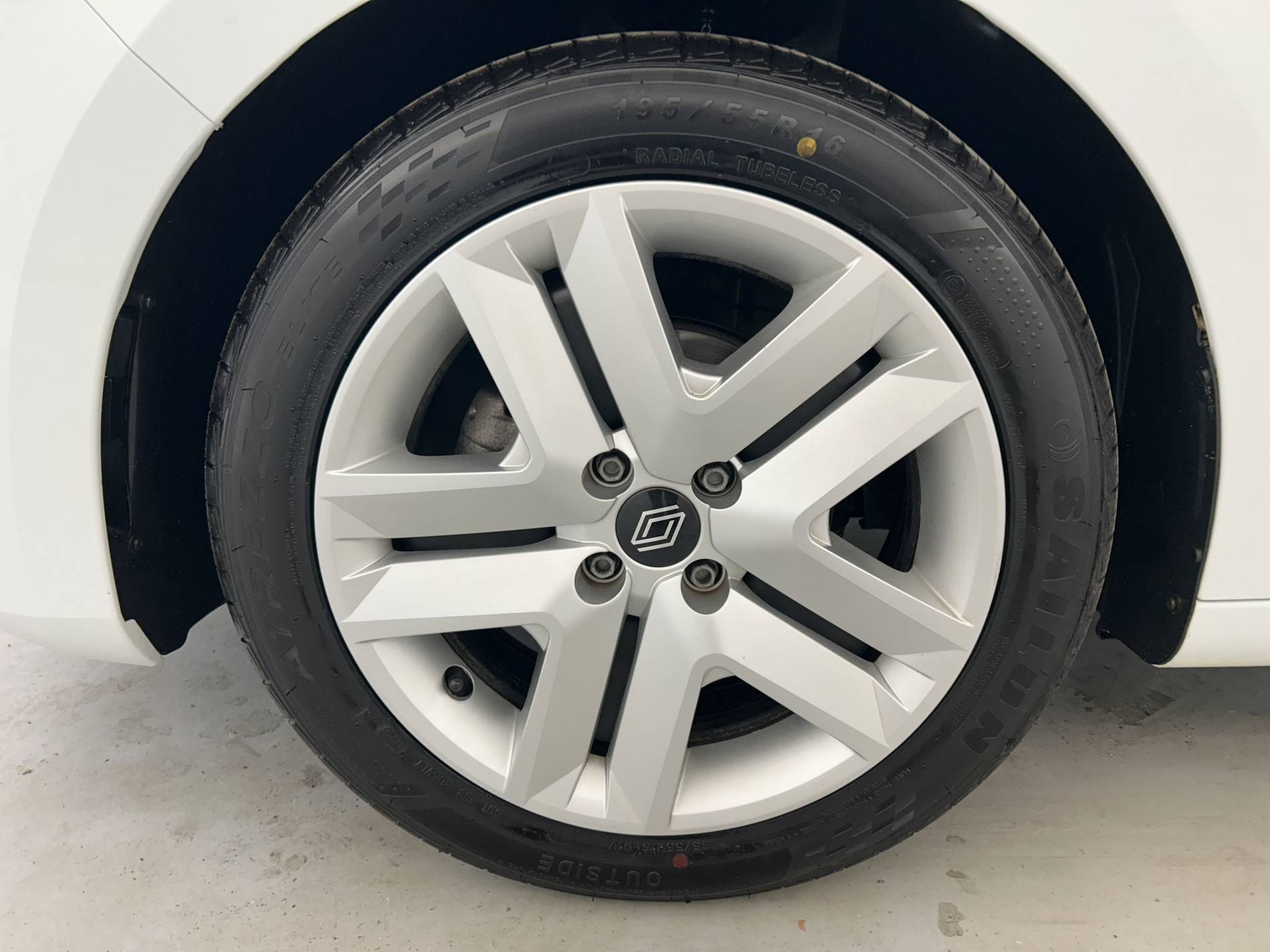 Vente en ligne Renault Clio 5 Clio TCe 100 GPL au prix de 15 990 €