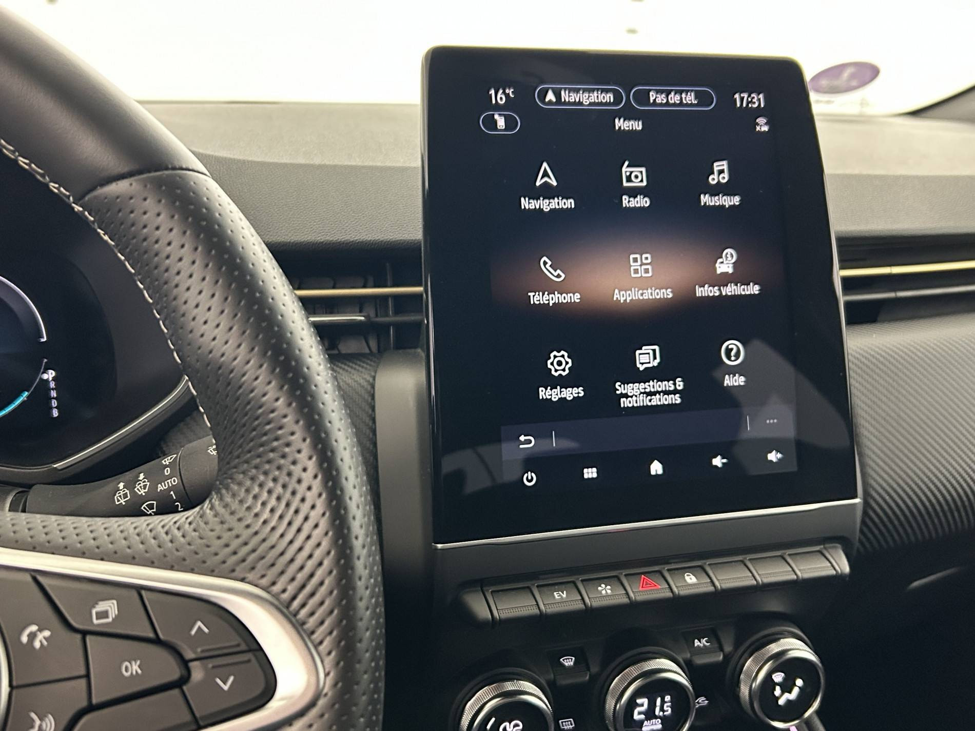 Vente en ligne Renault Clio 5 Clio E-Tech full hybrid 145 au prix de 19 690 €