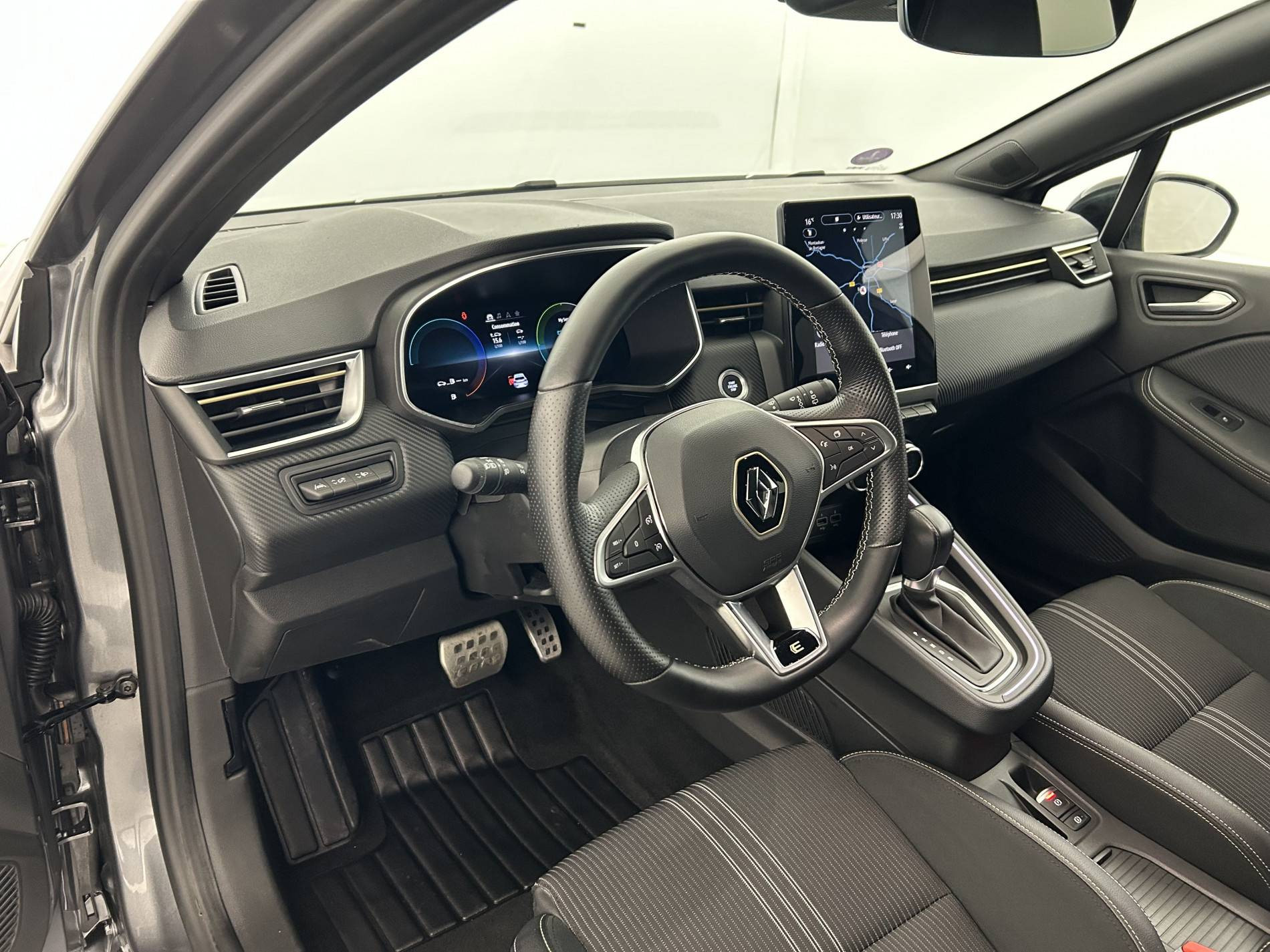 Vente en ligne Renault Clio 5 Clio E-Tech full hybrid 145 au prix de 19 690 €