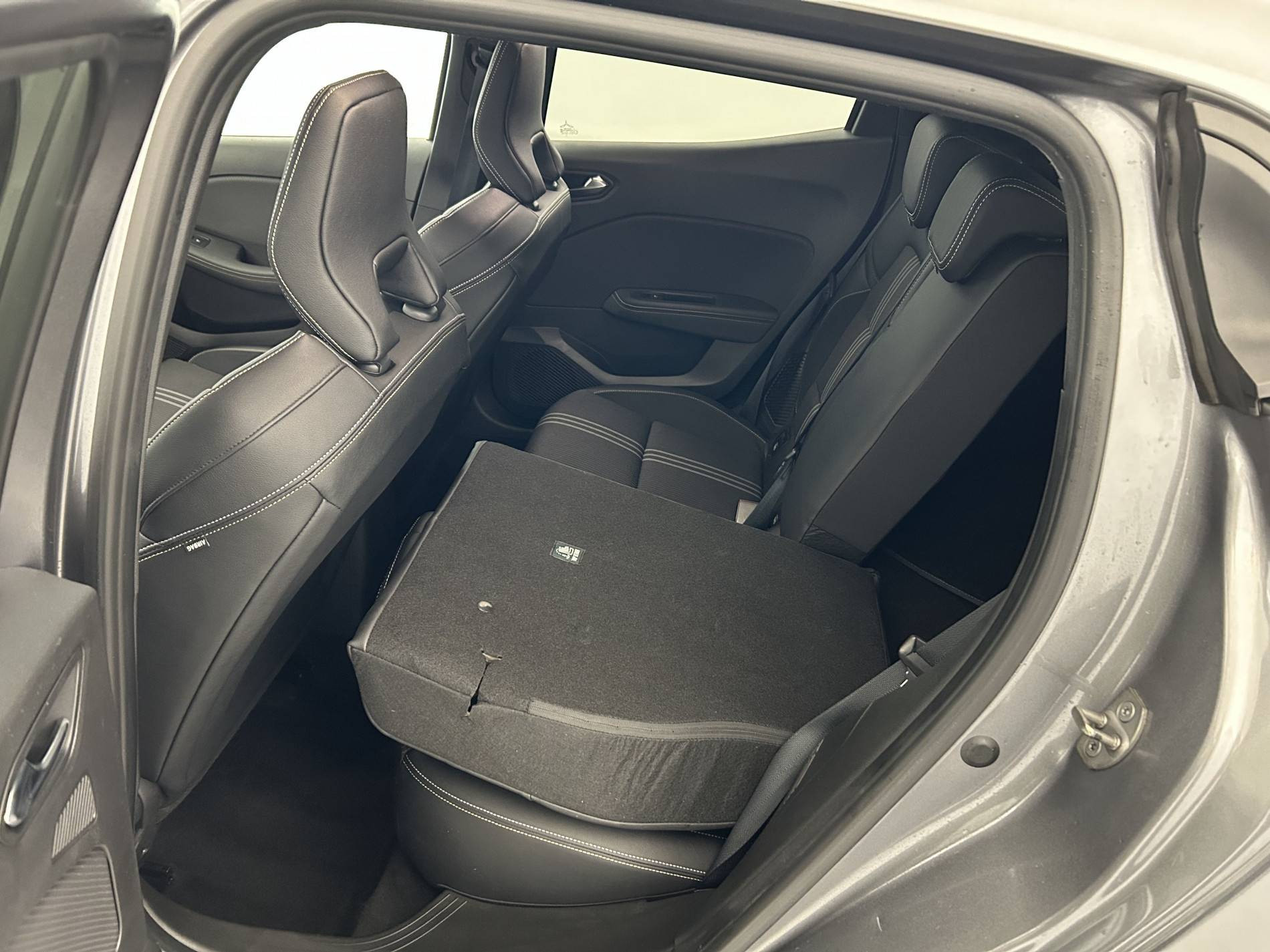 Vente en ligne Renault Clio 5 Clio E-Tech full hybrid 145 au prix de 19 690 €