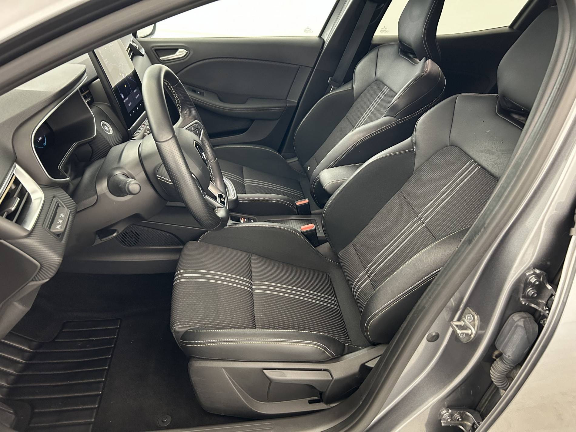 Vente en ligne Renault Clio 5 Clio E-Tech full hybrid 145 au prix de 19 690 €