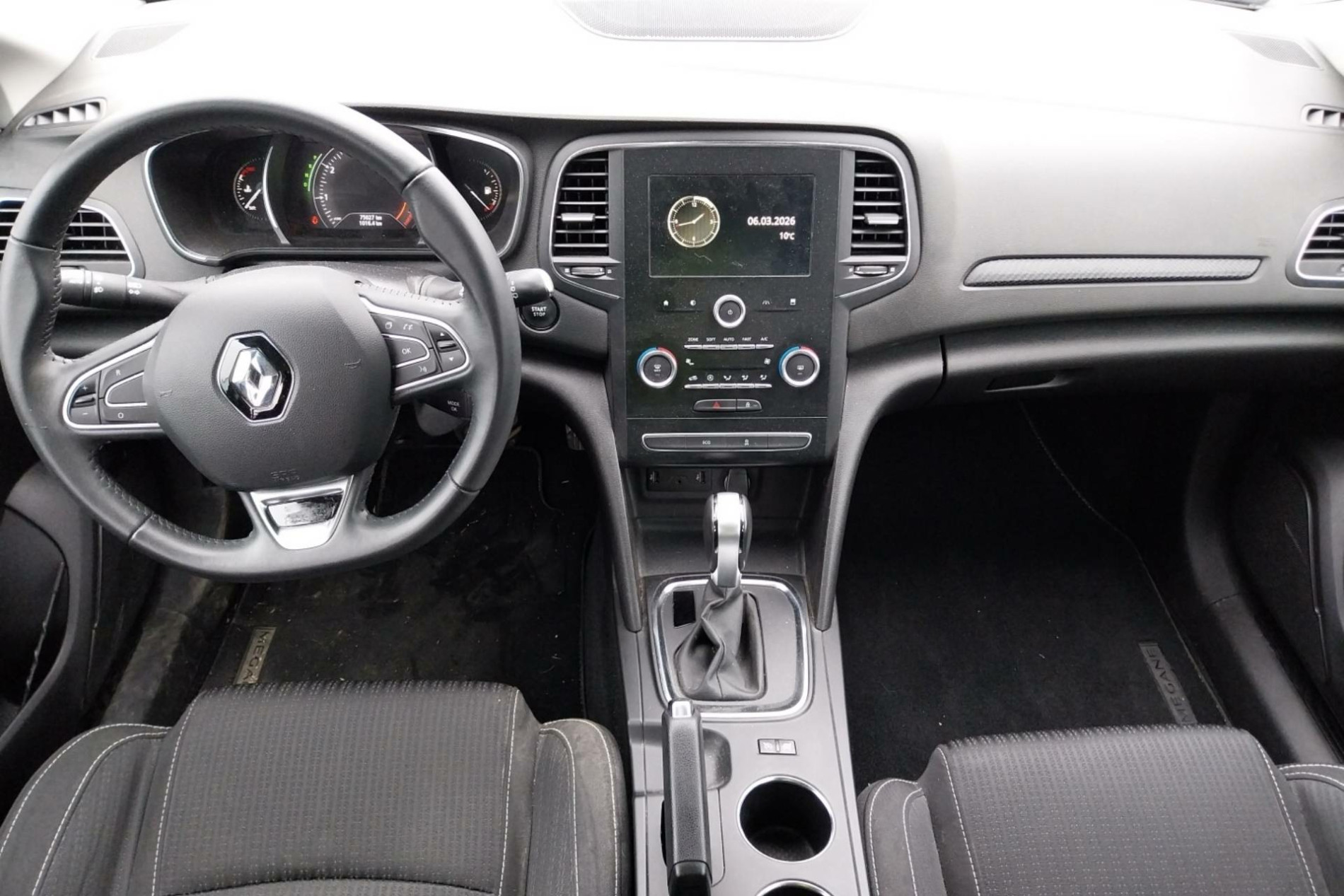 Vente en ligne Renault Megane 4 Mégane IV Berline TCe 140 EDC FAP au prix de 14 990 €