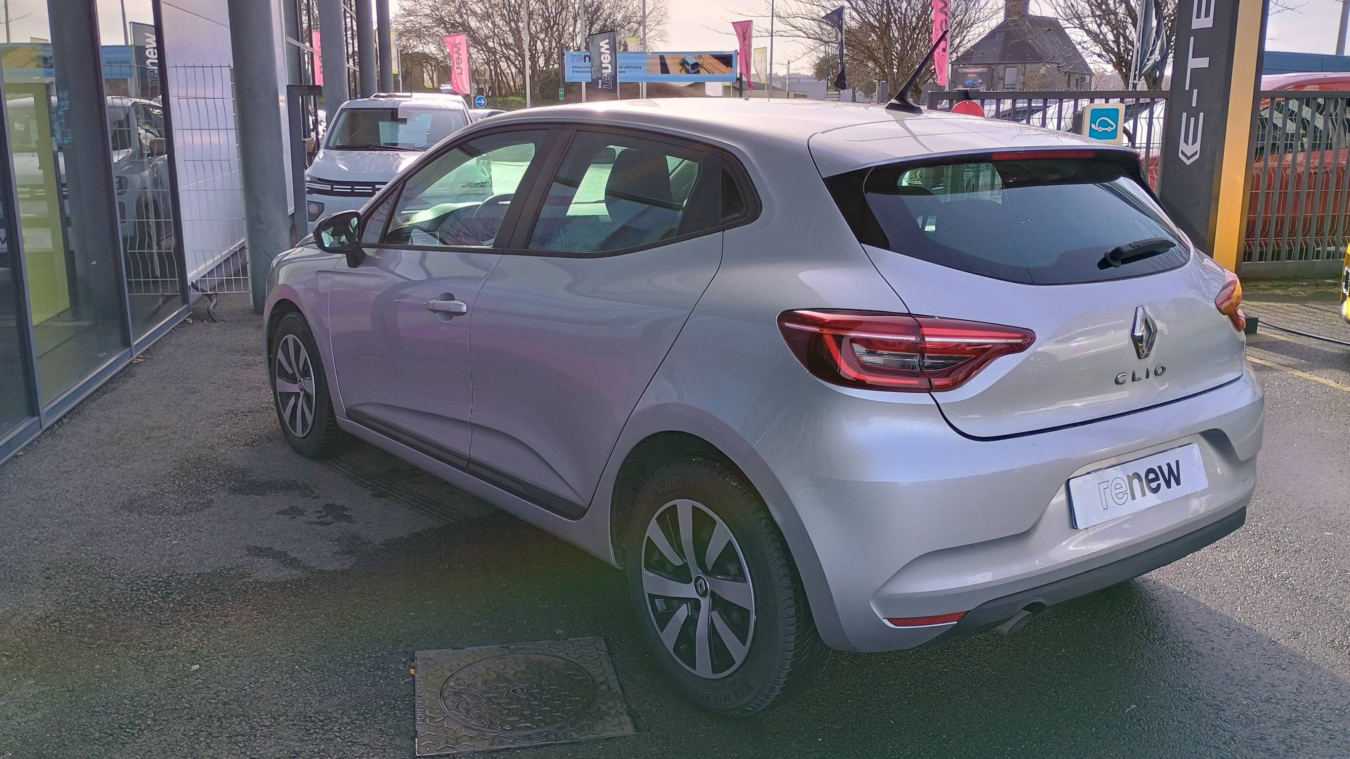 Vente en ligne Renault Clio 5 Clio TCe 90 au prix de 14 790 €