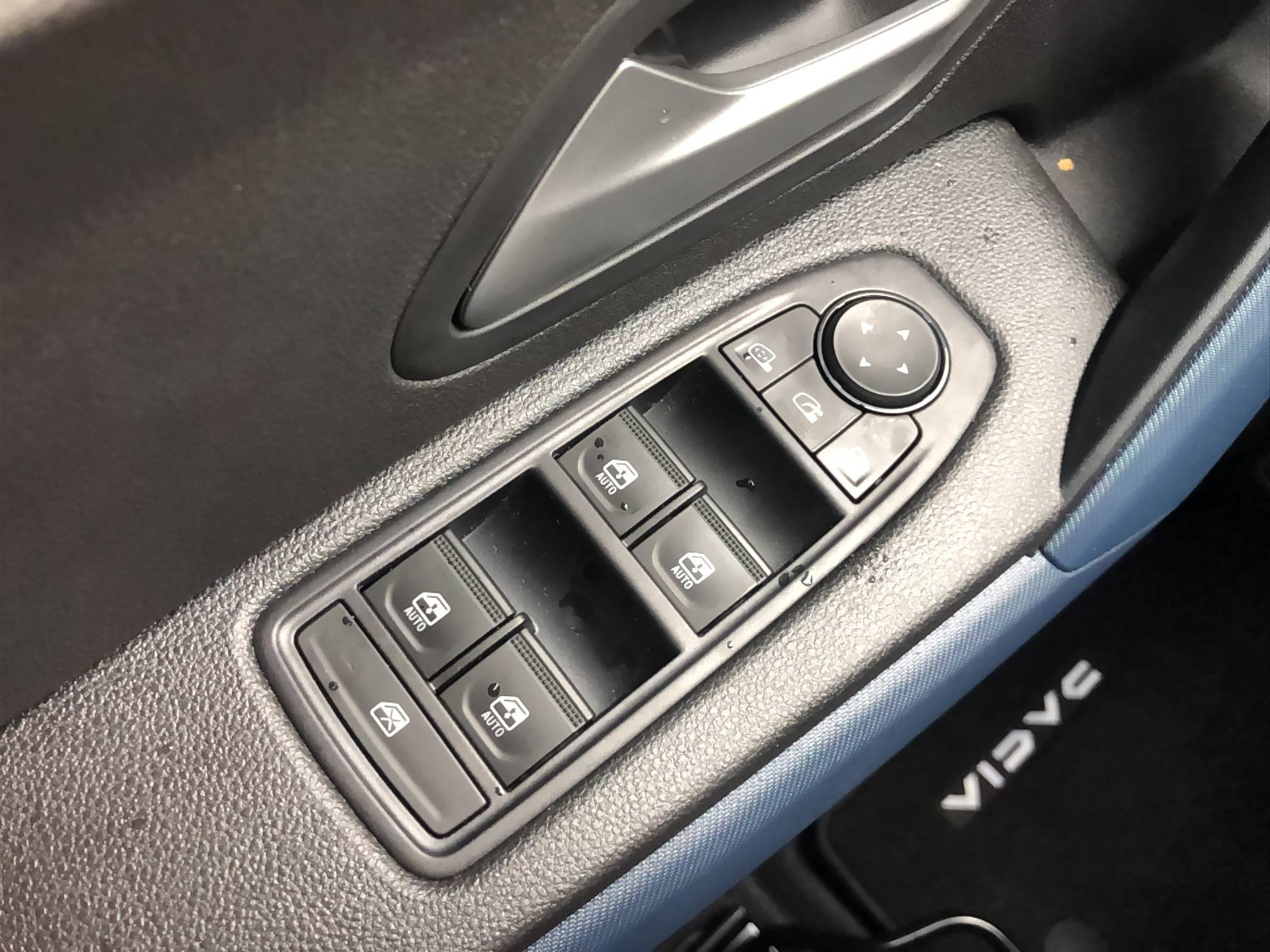 Vente en ligne Dacia Duster  Hybrid 140 au prix de 28 290 €