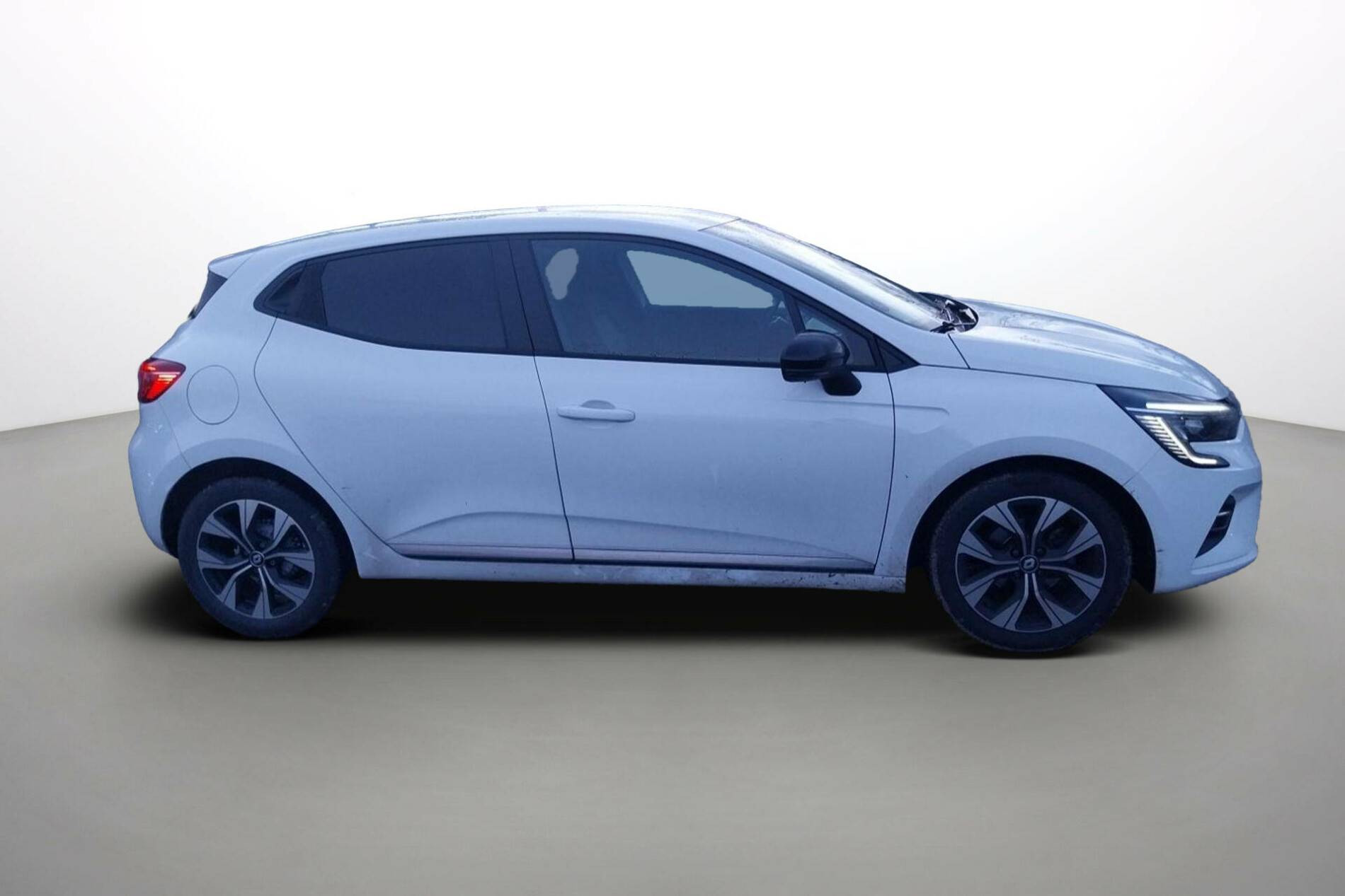 Vente en ligne Renault Clio 5 Clio TCe 90 au prix de 14 990 €