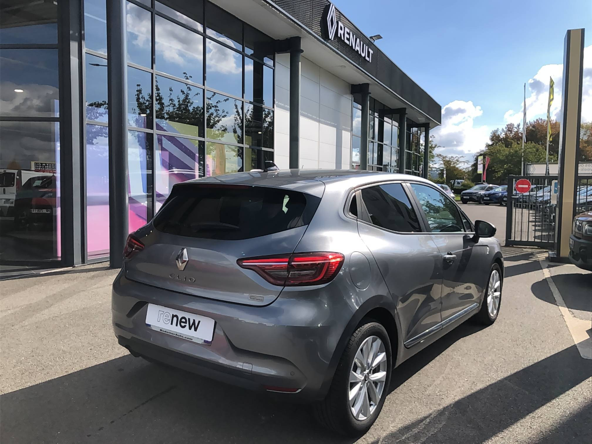 Vente en ligne Renault Clio 5 Clio TCe 90 au prix de 14 990 €