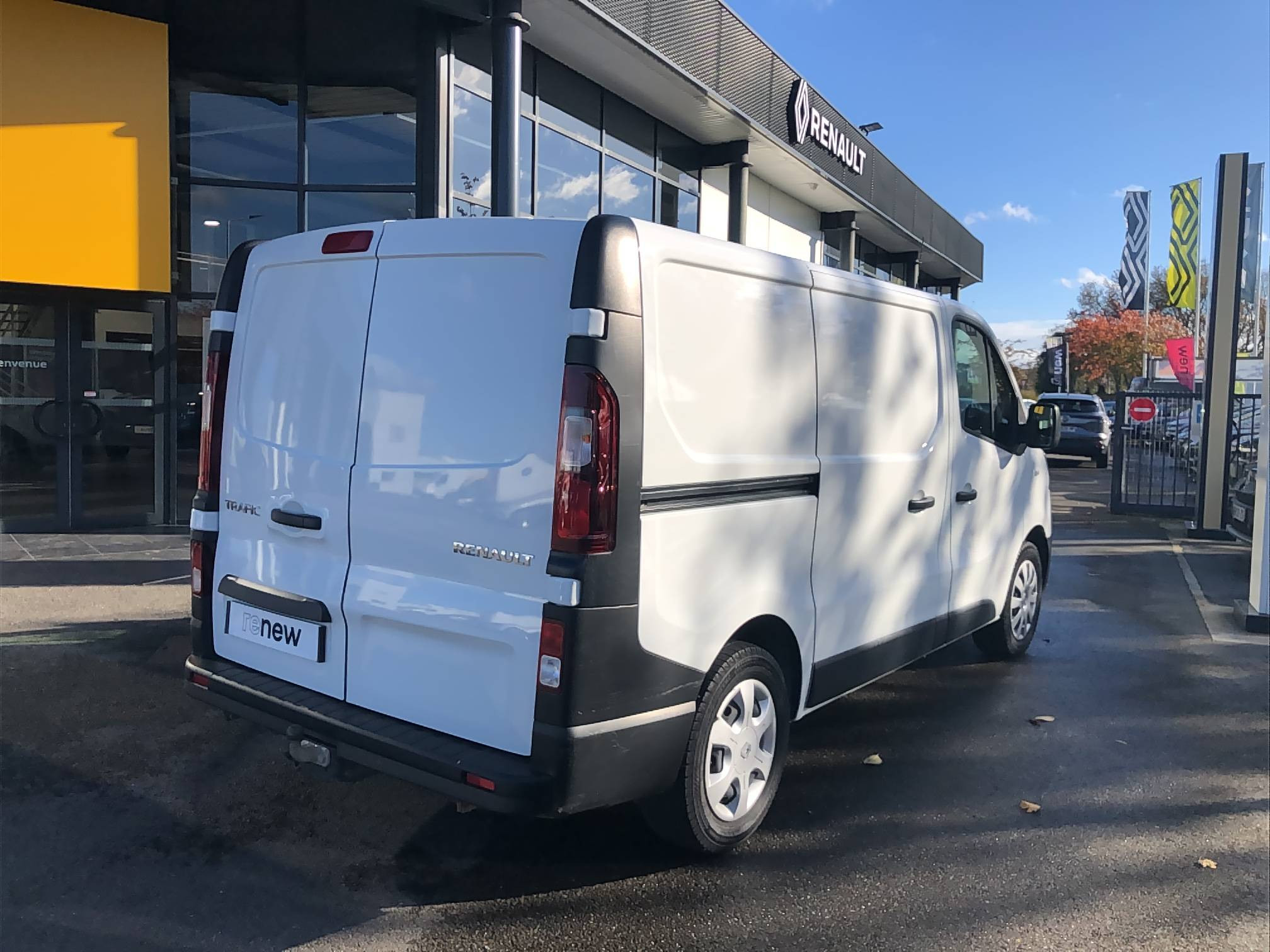 Vente en ligne Renault Trafic 3 Fourgon TRAFIC FGN L1H1 1000 KG DCI 120 au prix de 20 790 €