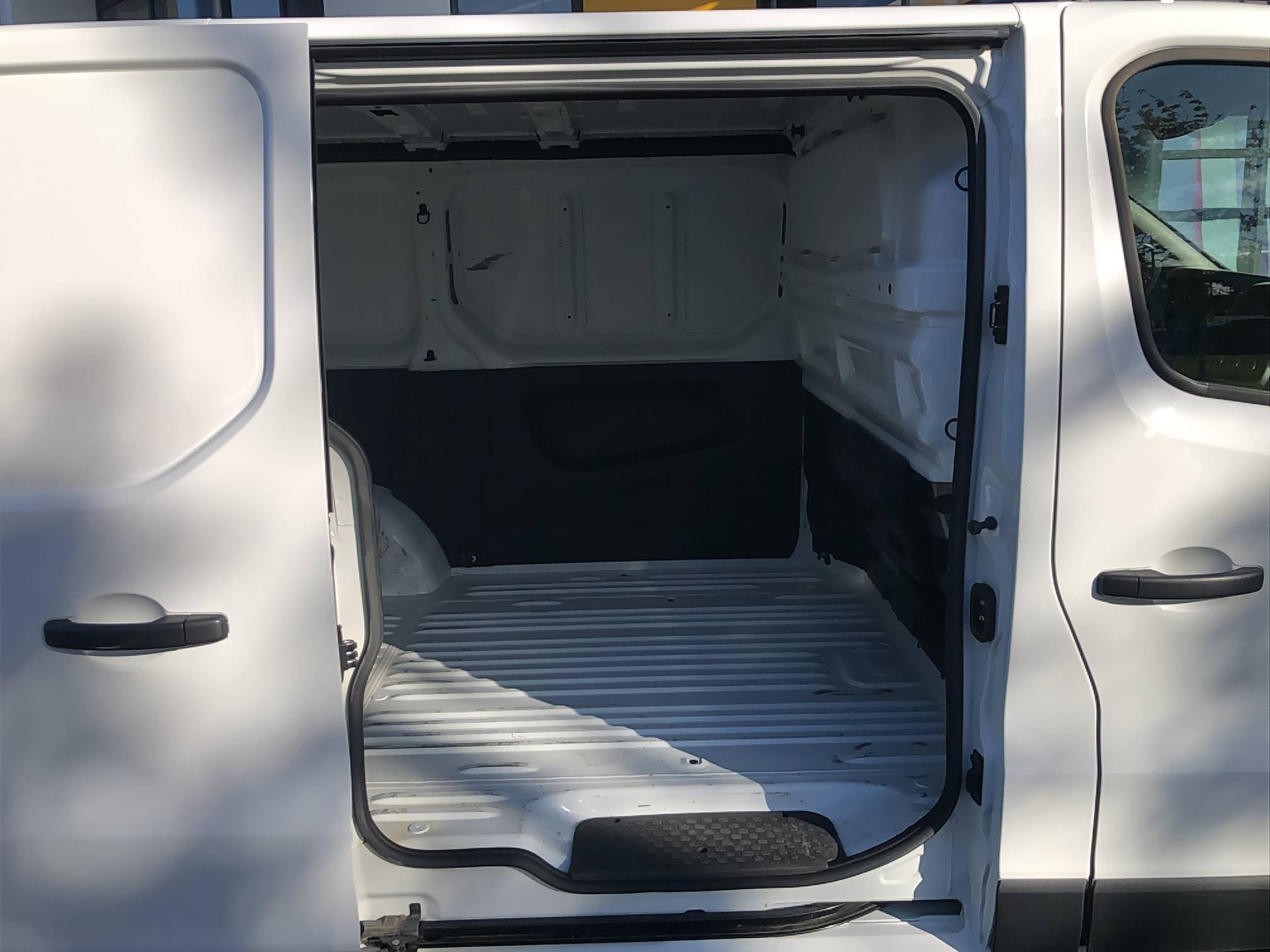 Vente en ligne Renault Trafic 3 Fourgon TRAFIC FGN L1H1 1000 KG DCI 120 au prix de 20 790 €