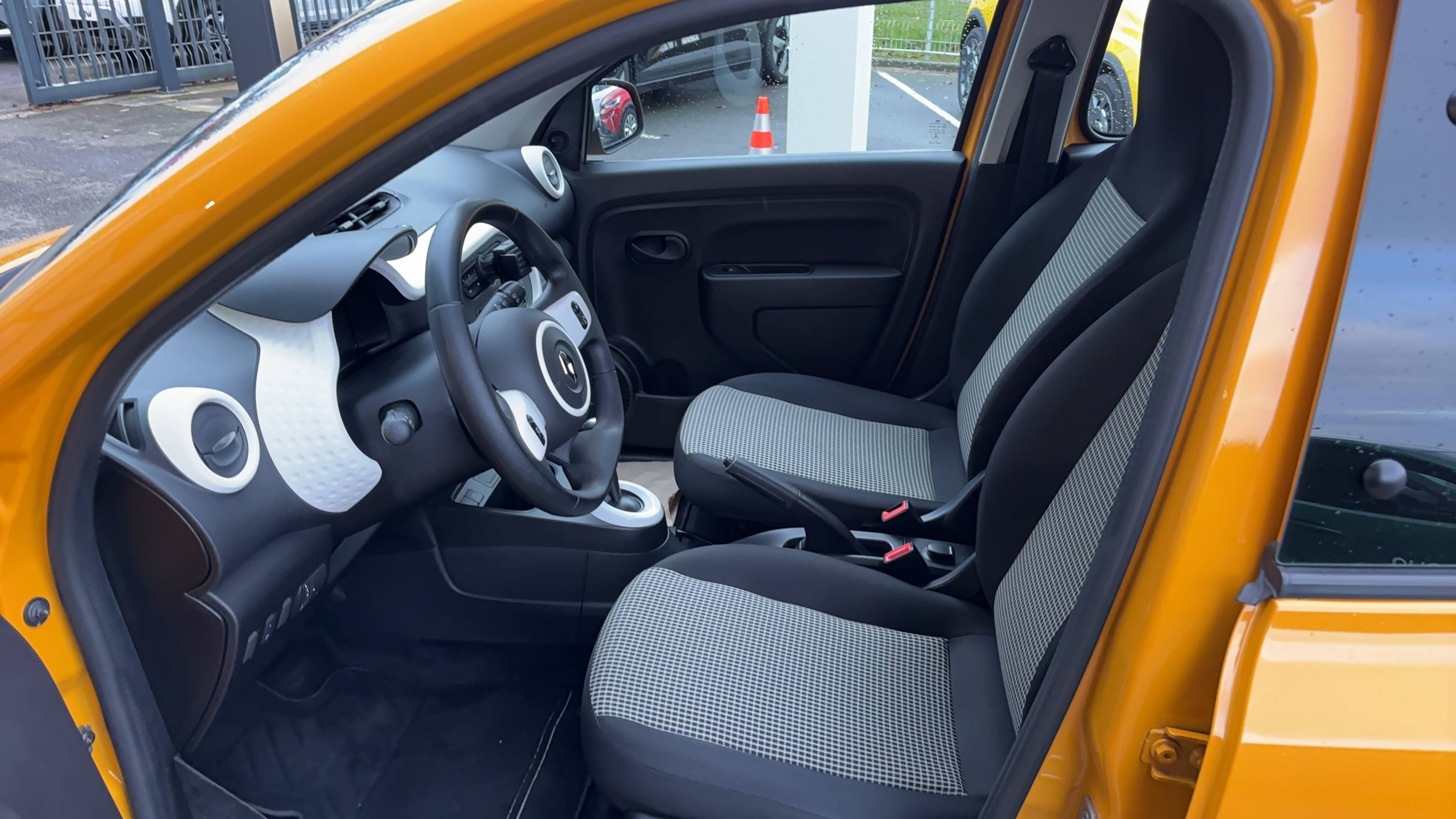 Vente en ligne Renault Twingo Electrique Twingo III E-Tech au prix de 11 990 €
