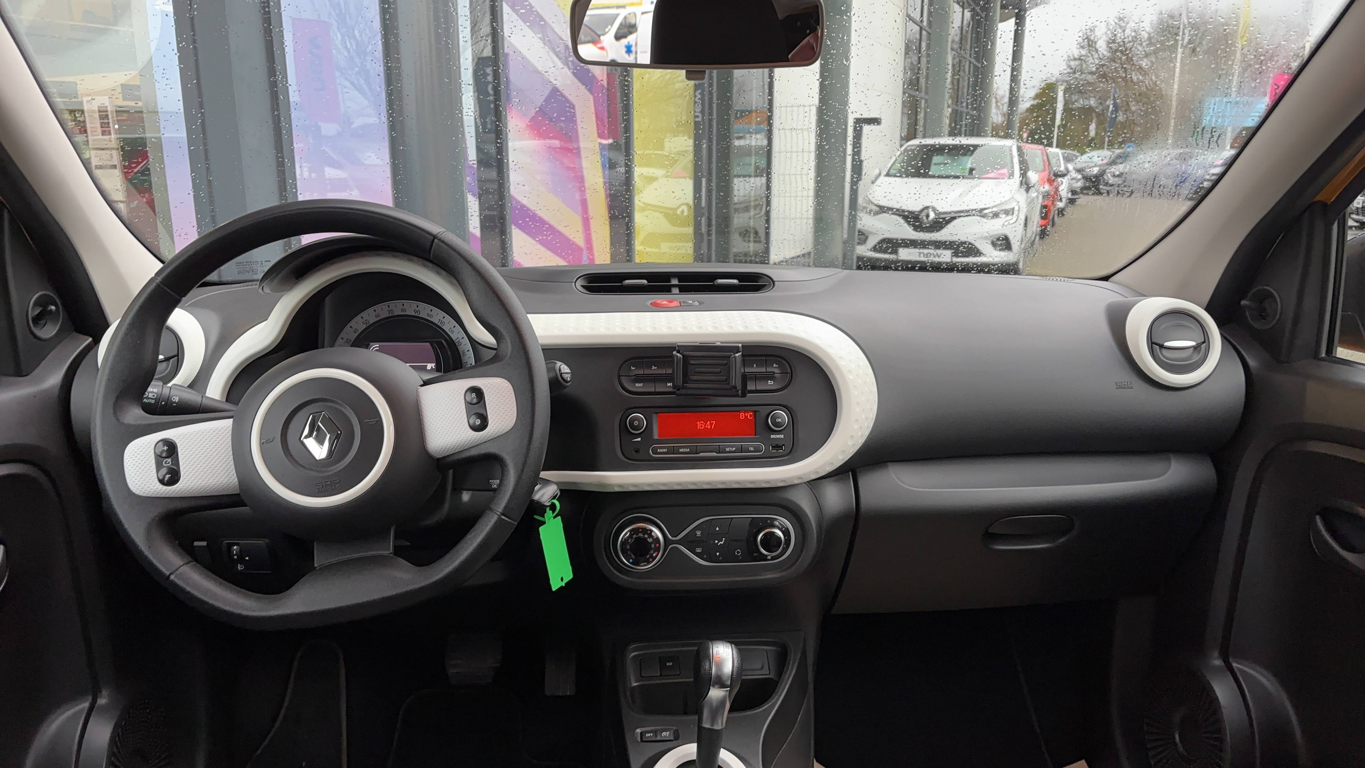 Vente en ligne Renault Twingo Electrique Twingo III E-Tech au prix de 11 990 €