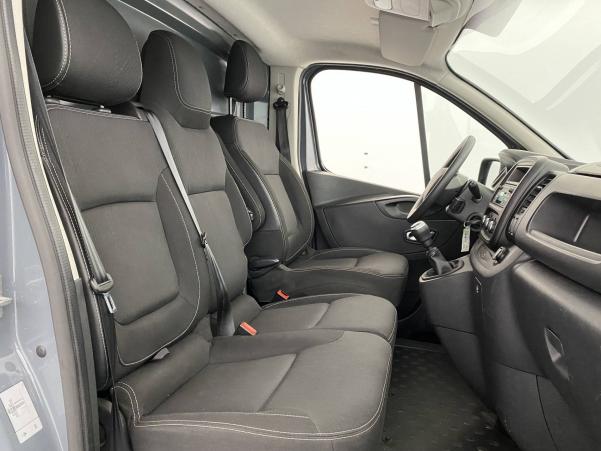 Vente en ligne Renault Trafic 3 Fourgon TRAFIC FGN L2H1 1300 KG DCI 120 au prix de 22 790 €