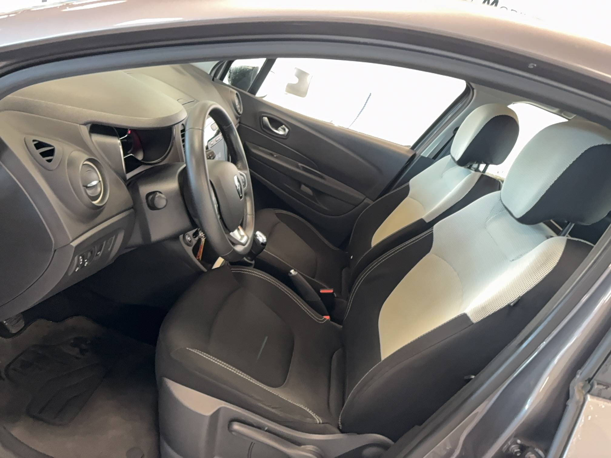 Vente en ligne Renault Captur  dCi 90 au prix de 13 990 €