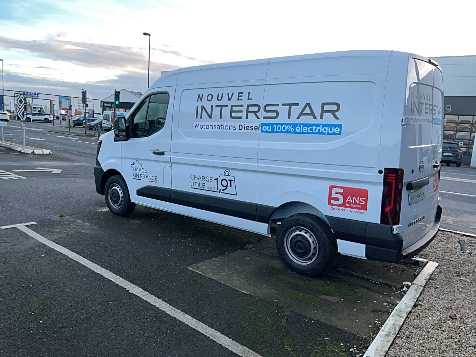 Vente en ligne Nissan Interstar  3T3 L2H2 2.0 DCI 130 au prix de 45 240 €