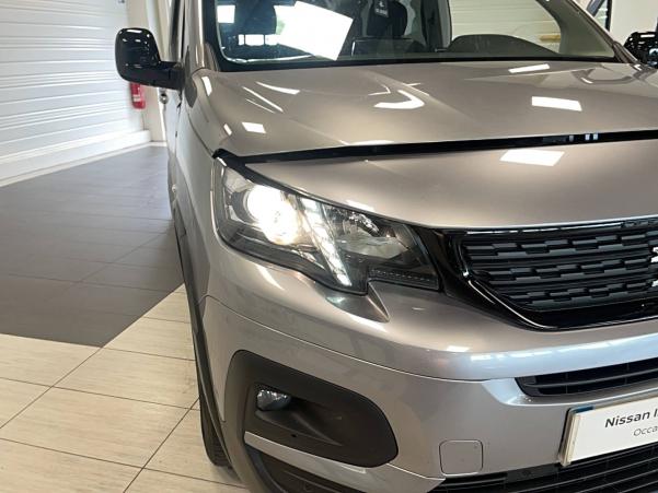Vente en ligne Peugeot e-Rifter Rifter Standard e136ch 5pl au prix de 21 990 €