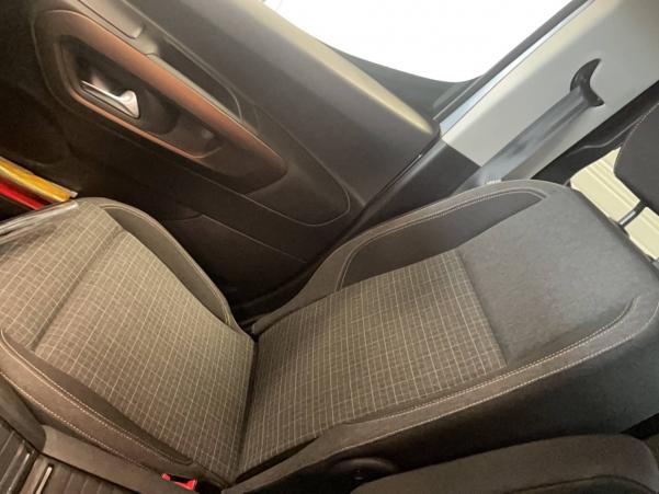 Vente en ligne Peugeot e-Rifter Rifter Standard e136ch 5pl au prix de 21 990 €
