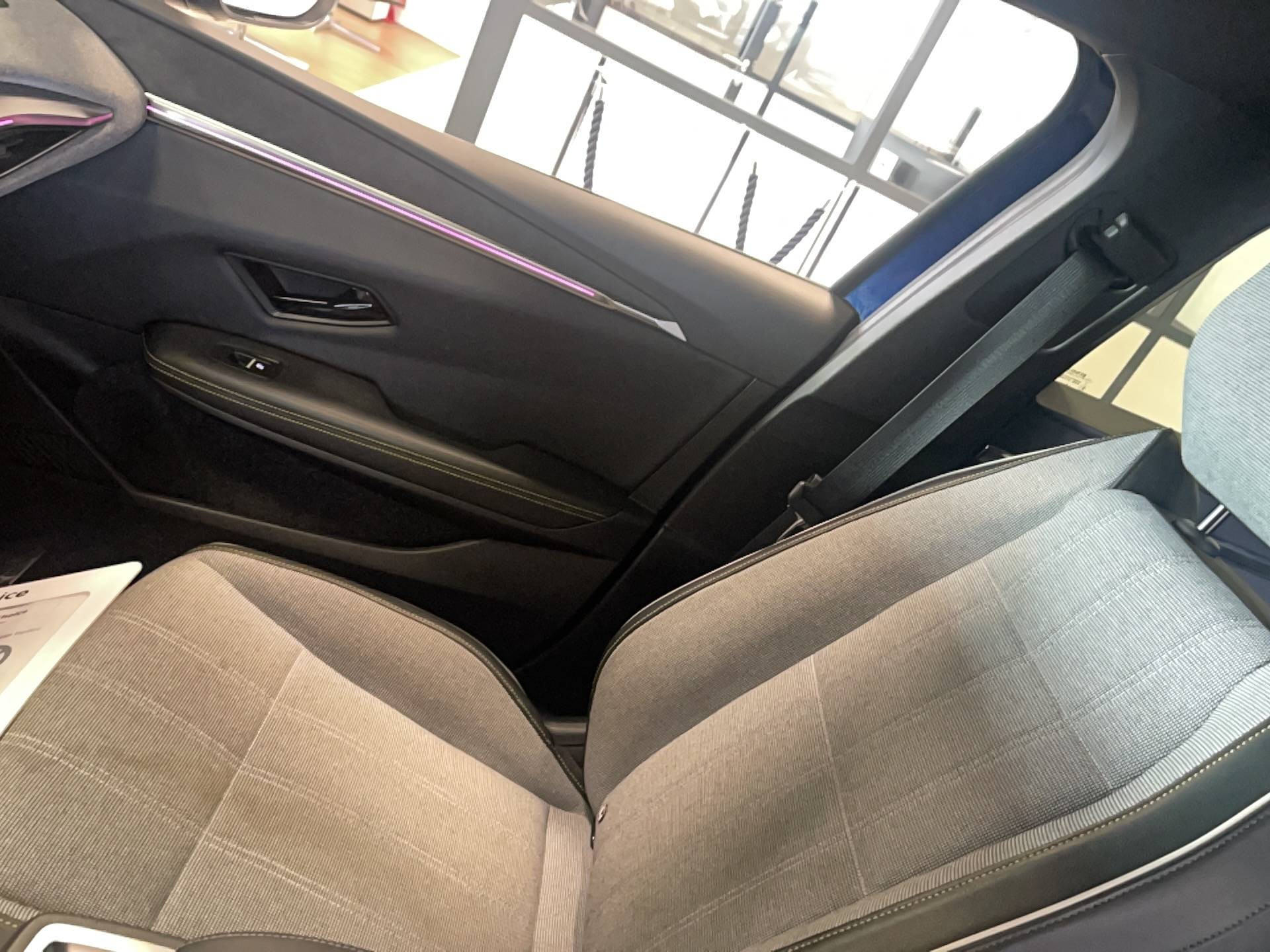 Vente en ligne Renault Megane E-Tech  EV40 130ch standard charge au prix de 18 990 €