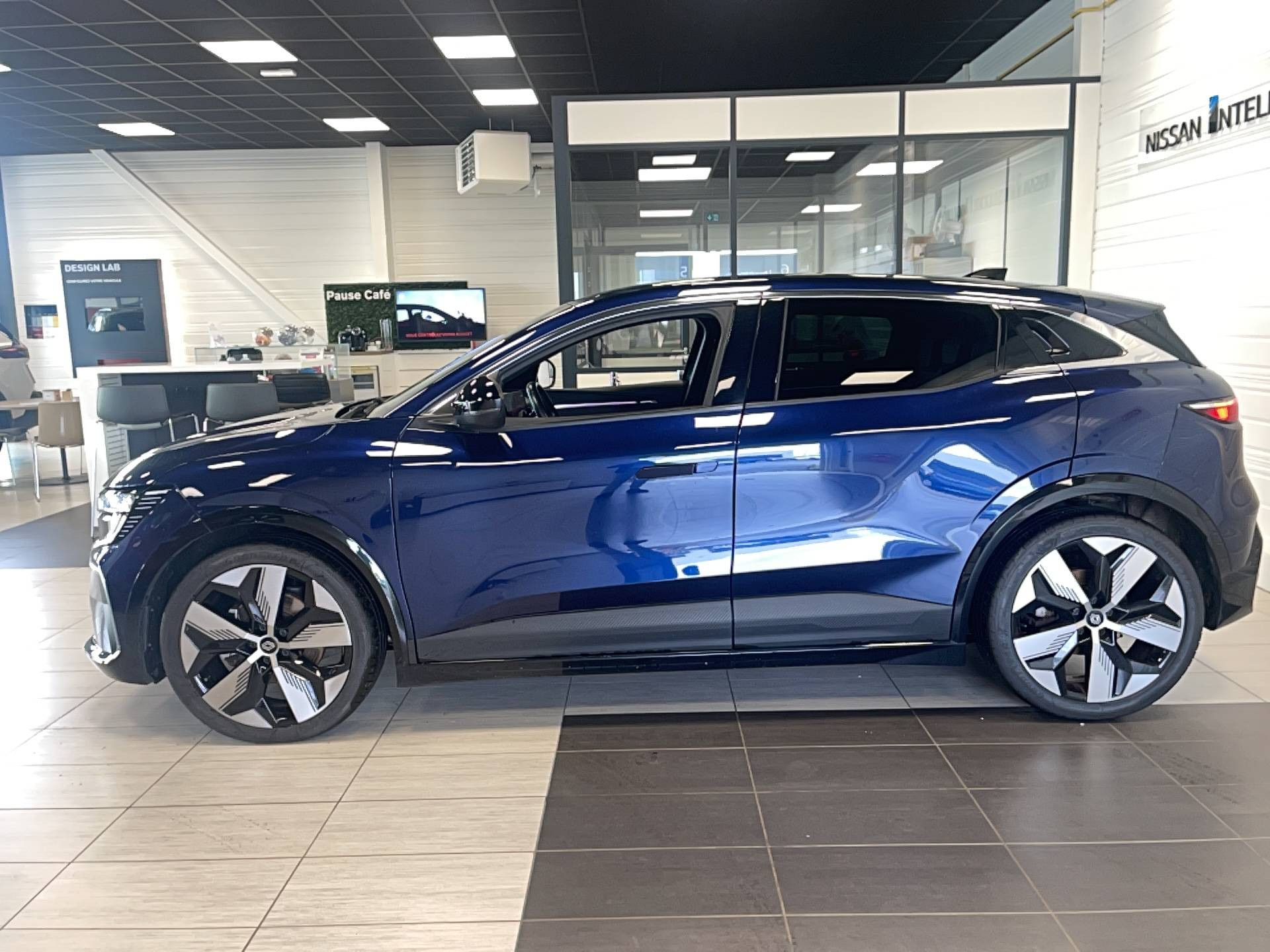 Vente en ligne Renault Megane E-Tech  EV40 130ch standard charge au prix de 18 990 €