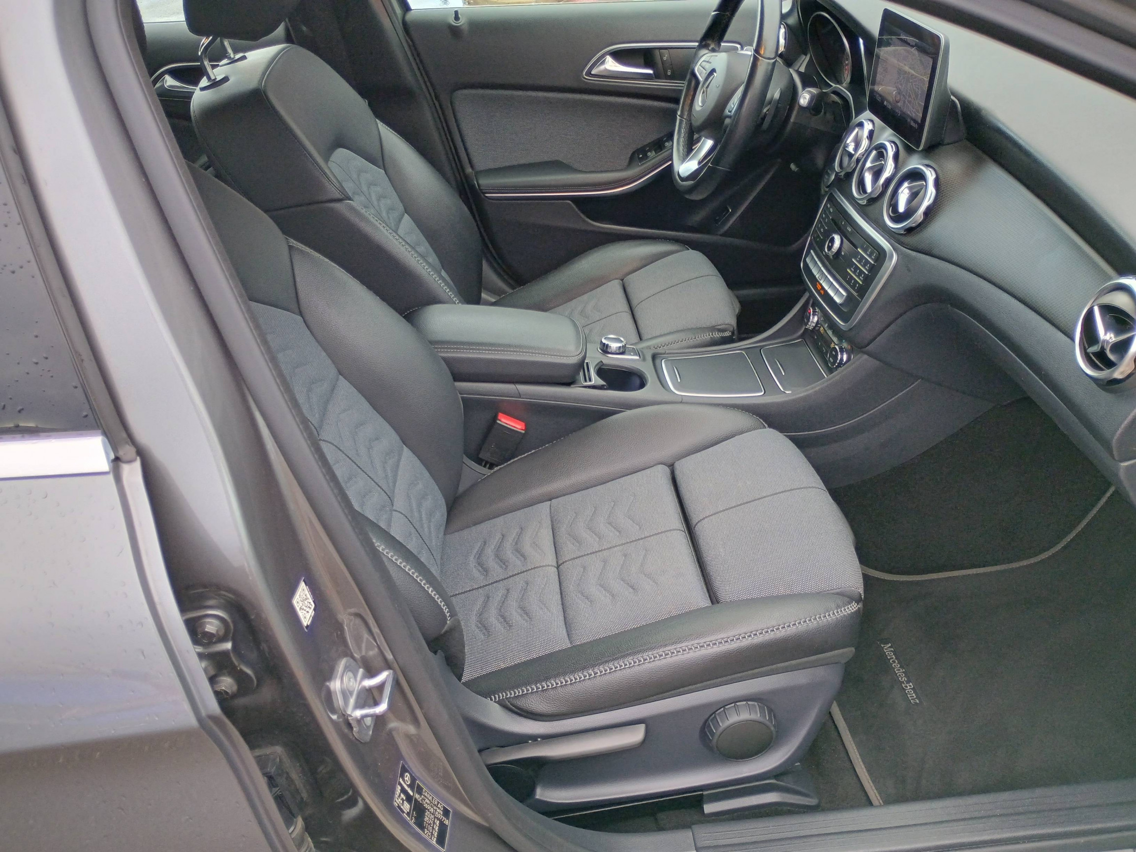 Vente en ligne Mercedes GLA GLA 200 D-G DCT au prix de 16 990 €