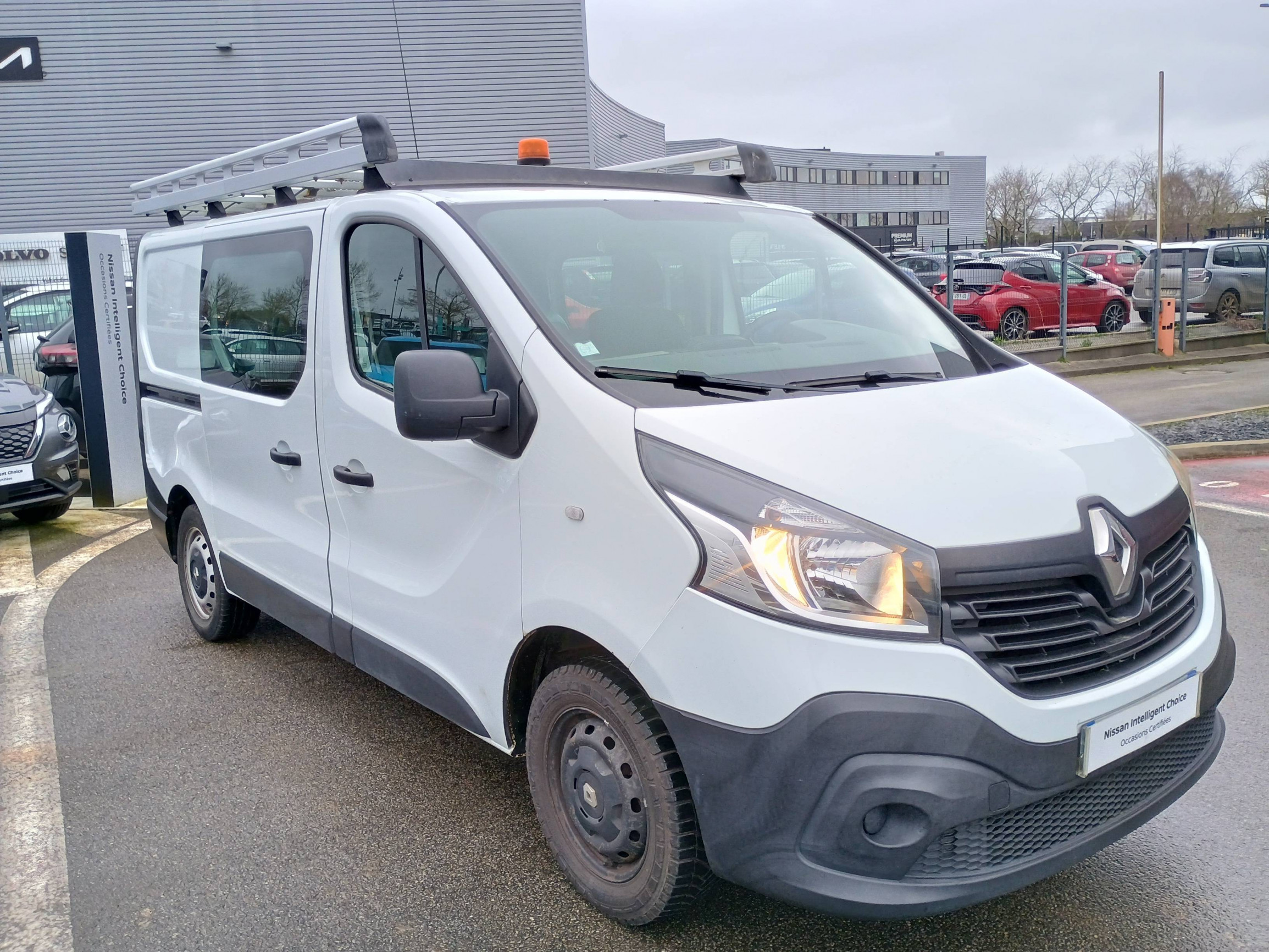 Vente en ligne Renault Trafic Cabine Approfondie TRAFIC CA L2H1 1200 KG DCI 120 E6 au prix de 17 990 €