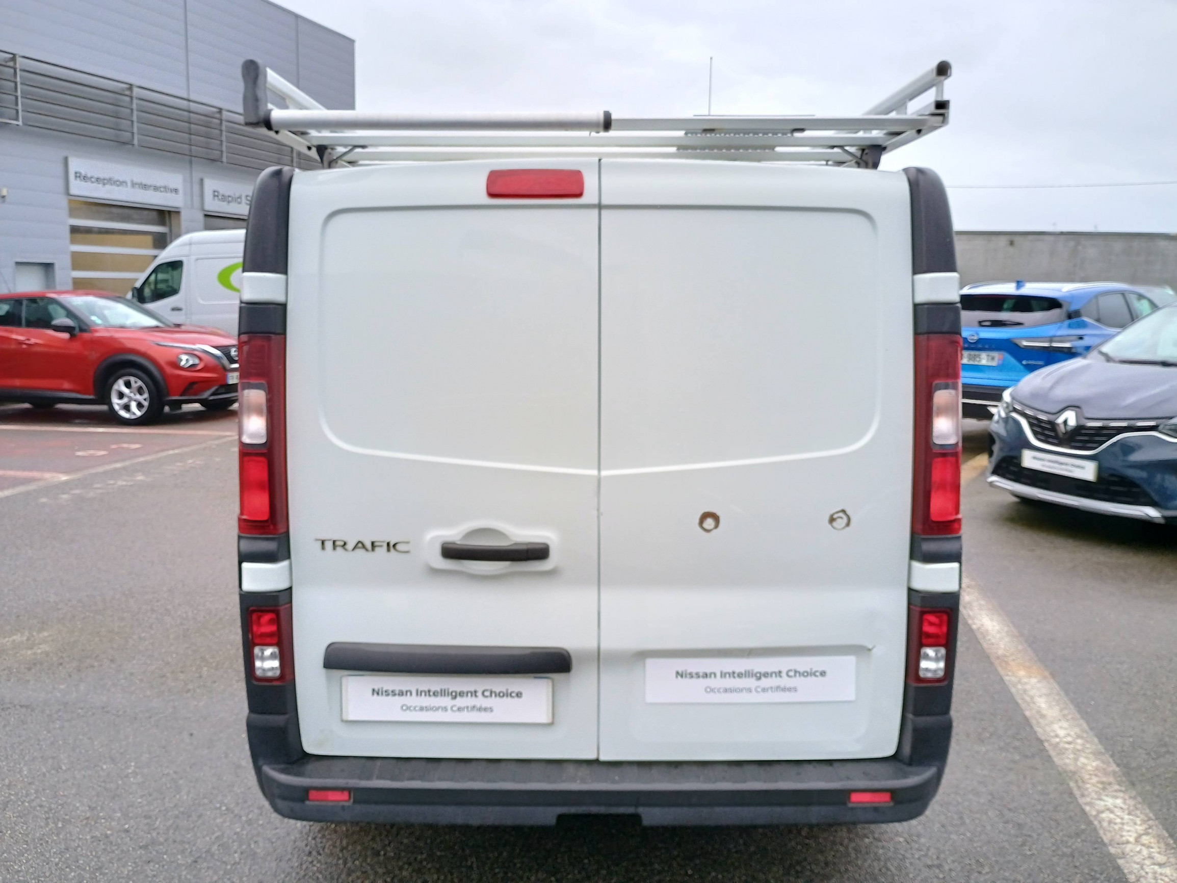 Vente en ligne Renault Trafic Cabine Approfondie TRAFIC CA L2H1 1200 KG DCI 120 E6 au prix de 17 990 €